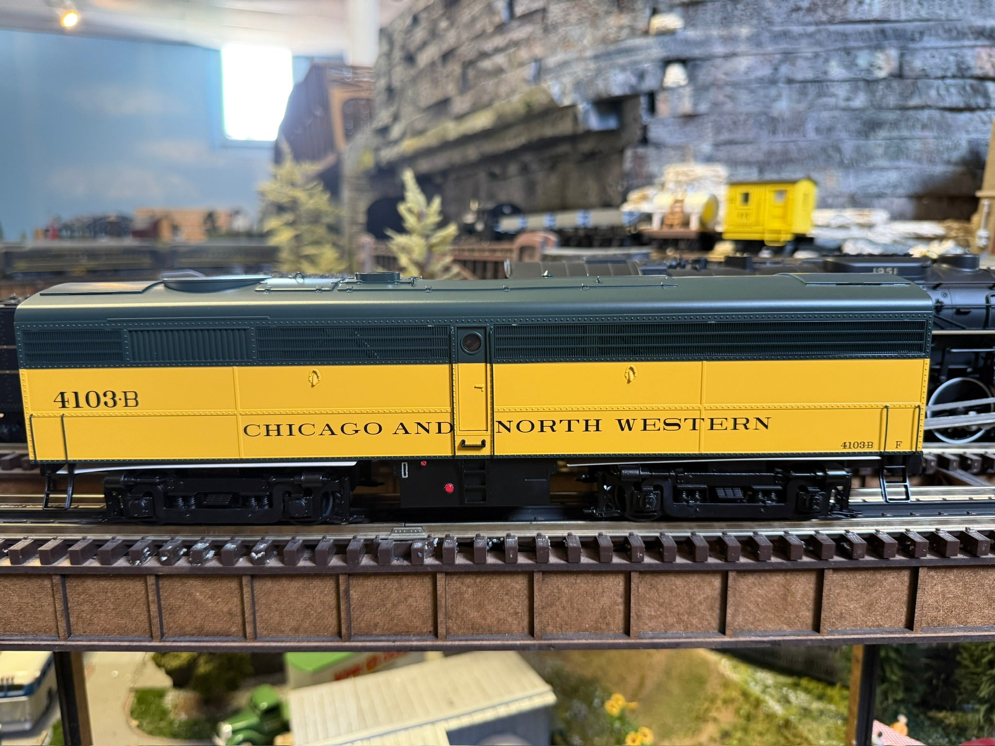 Lionel 2533908 - Legacy FB-2 Diesel Locomotive "Chicago & North Western" #4103B (Powered)