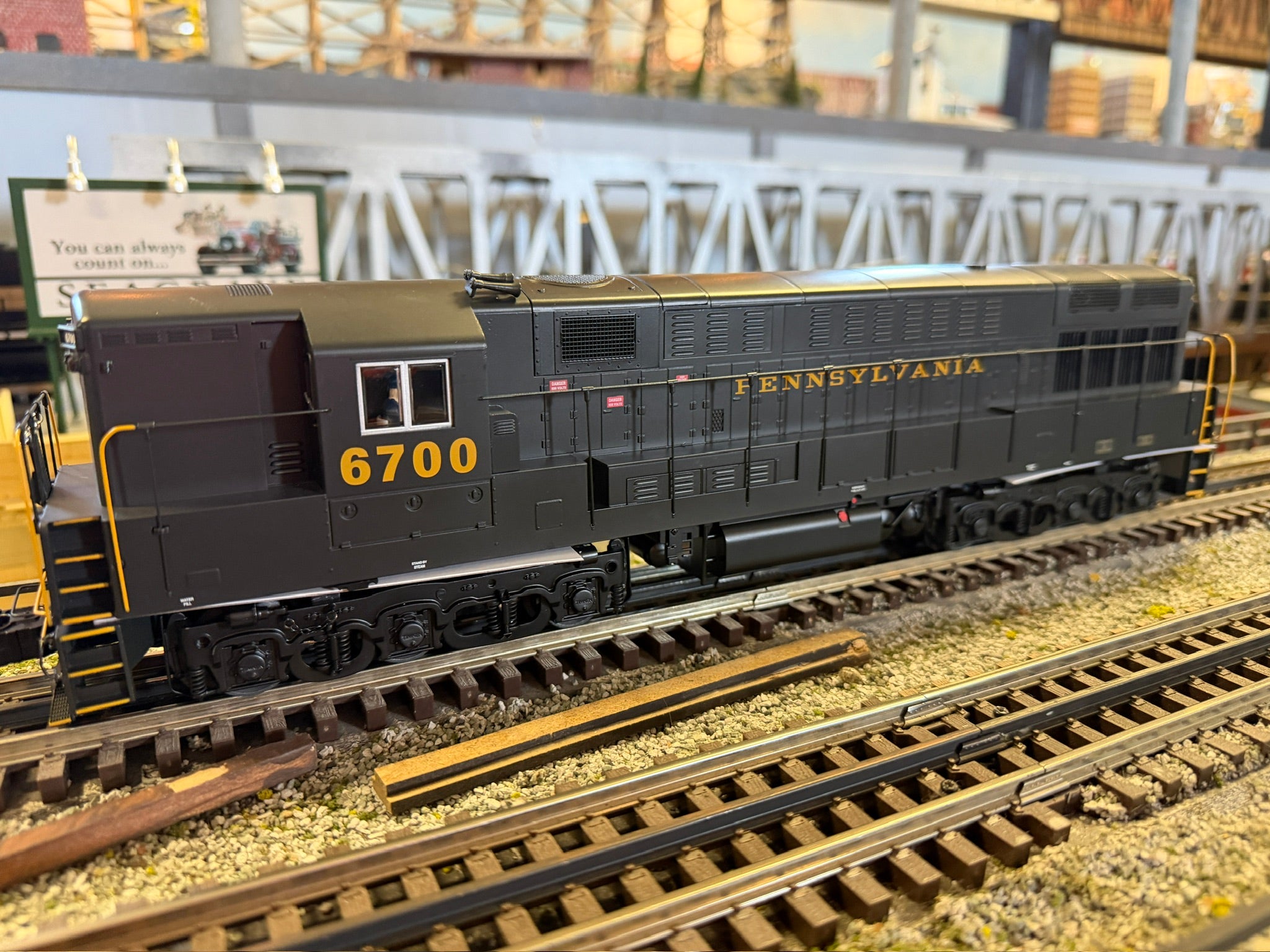 Lionel 2533701 - Legacy TrainMaster Diesel Locomotive "Pennsylvania" #6700