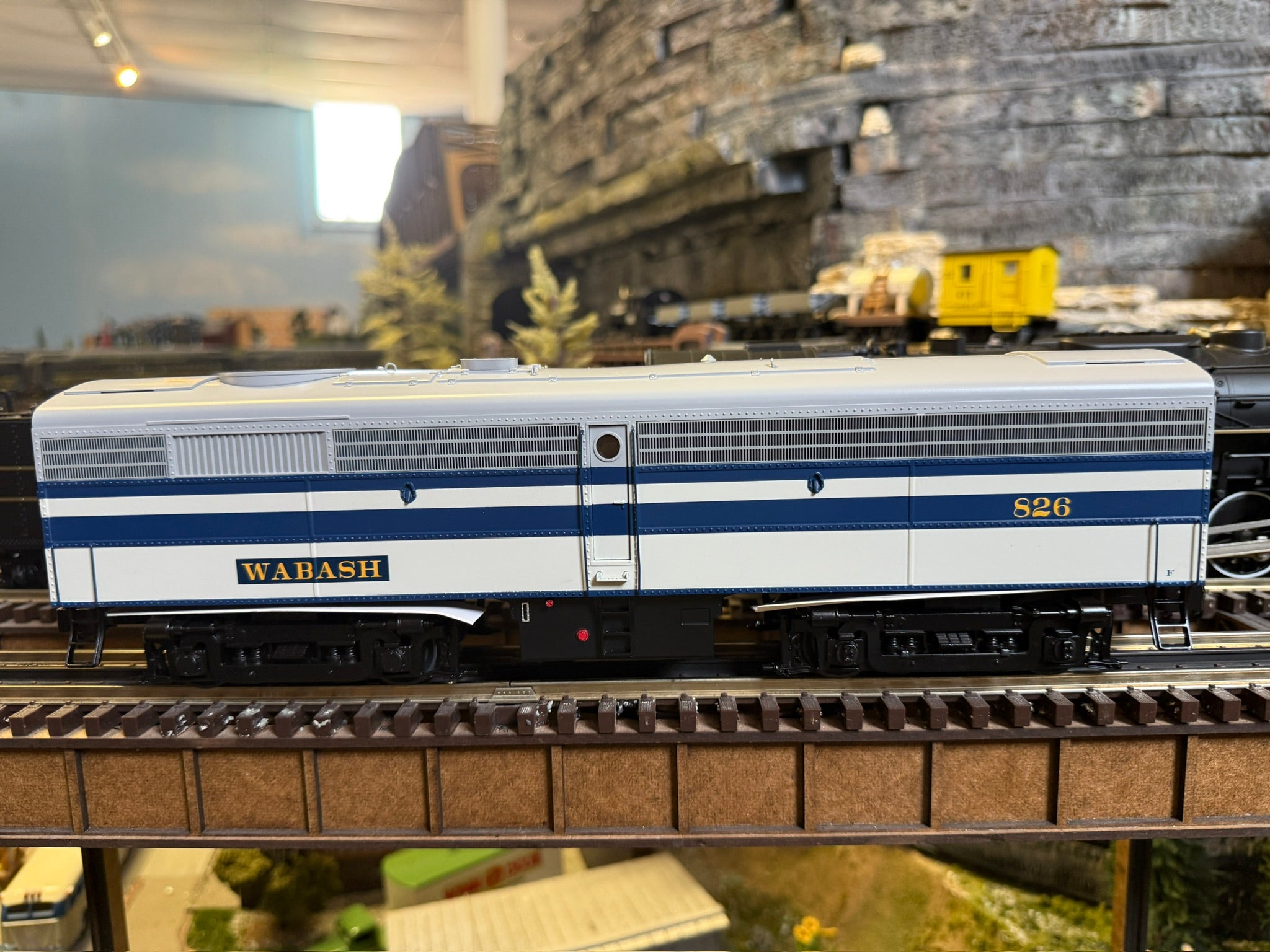 Lionel 2533928 - Legacy FB-2 Diesel Locomotive "Wabash" #826 (Powered)