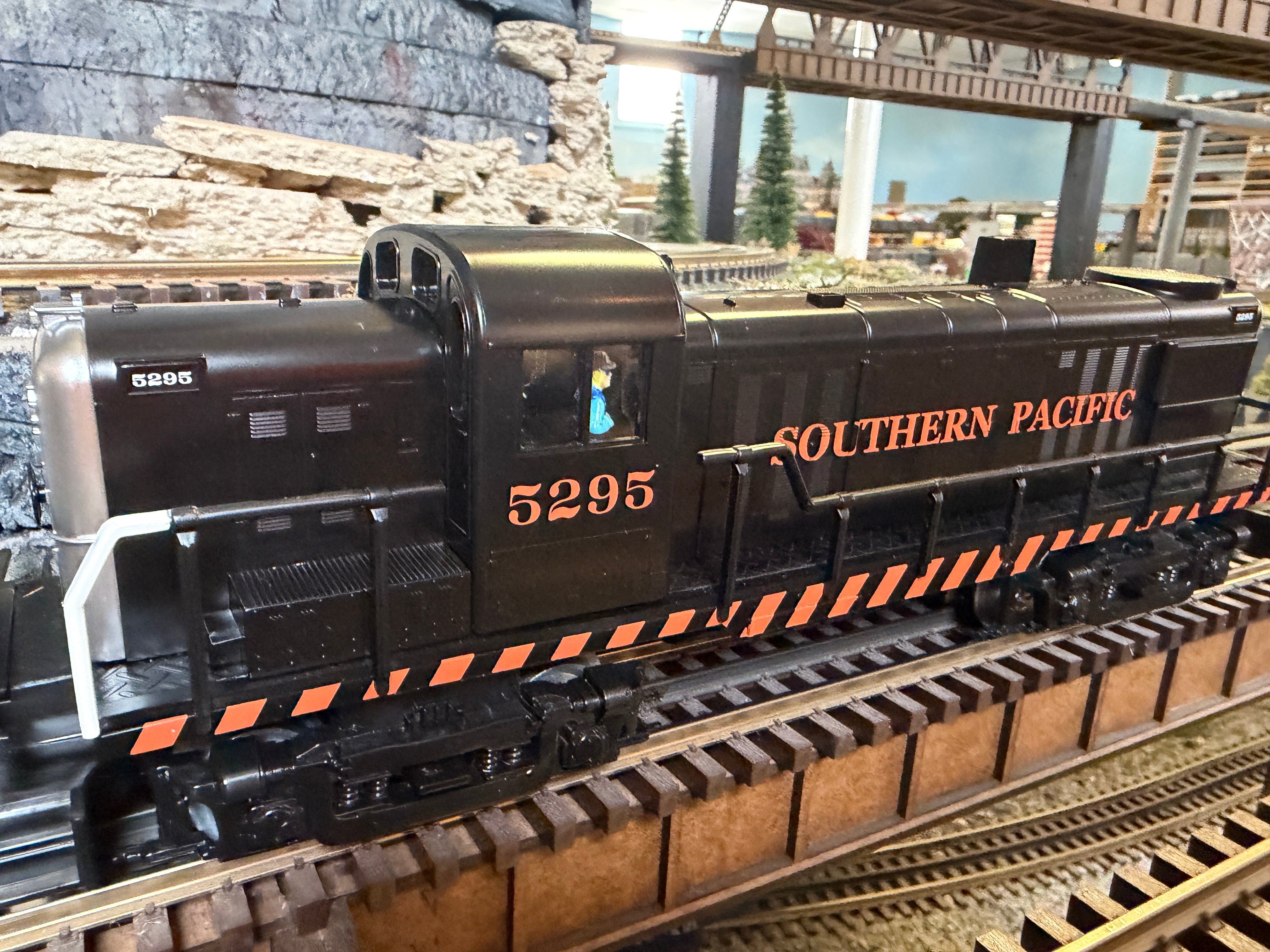 Lionel 2545070 - LionChief RS-3 Diesel Locomotive "Southern Pacific" #5295