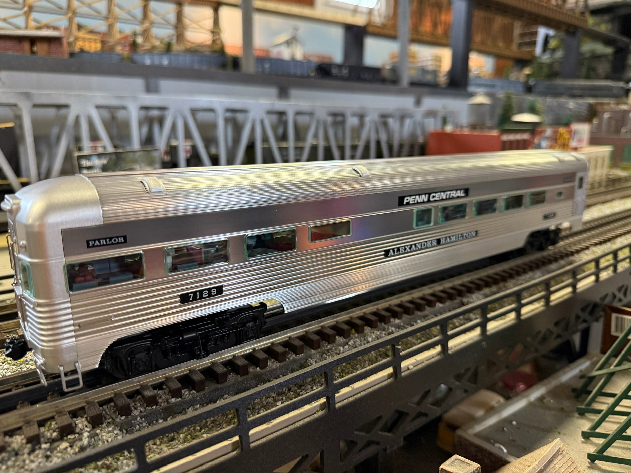 Lionel 2527130 - 18" Aluminum Passenger Car Set "Penn Central" (4-Car) Congressional