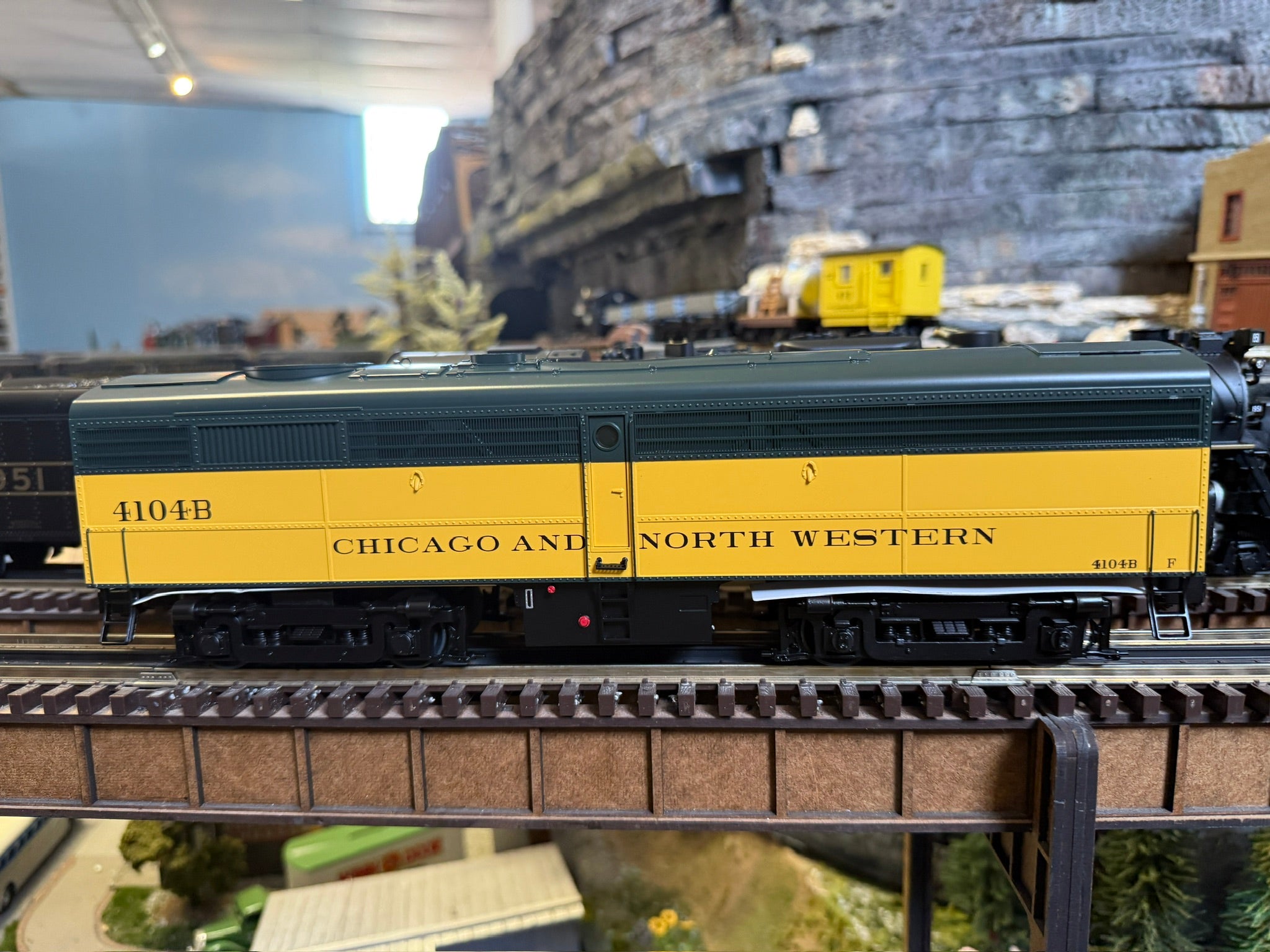 Lionel 2533909 - Legacy FB-2 SuperBass "Chicago & North Western" #4104B