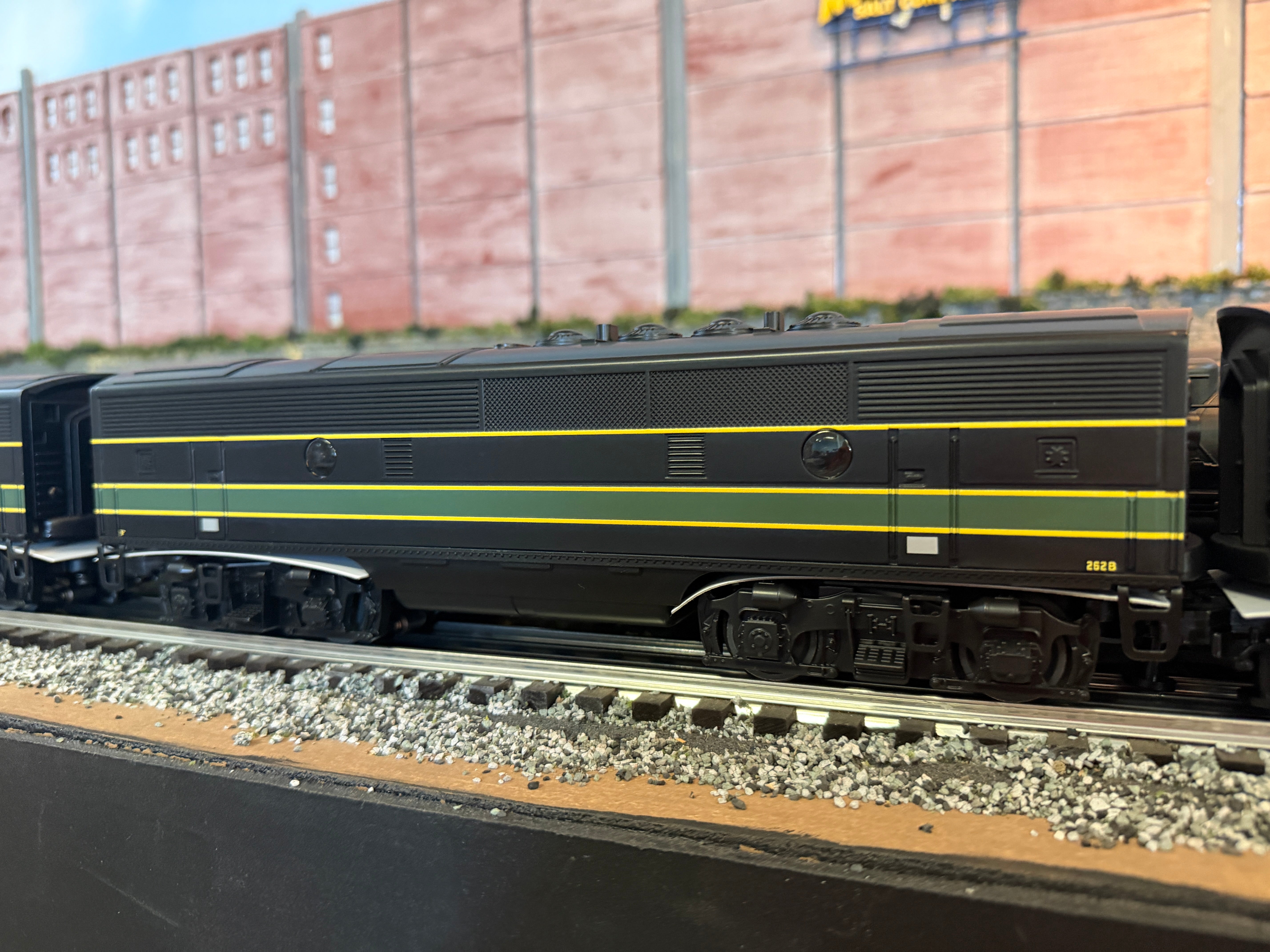 Lionel 2534089 - LionChief+ 2.0 F3B Diesel Locomotive "Reading" #262B