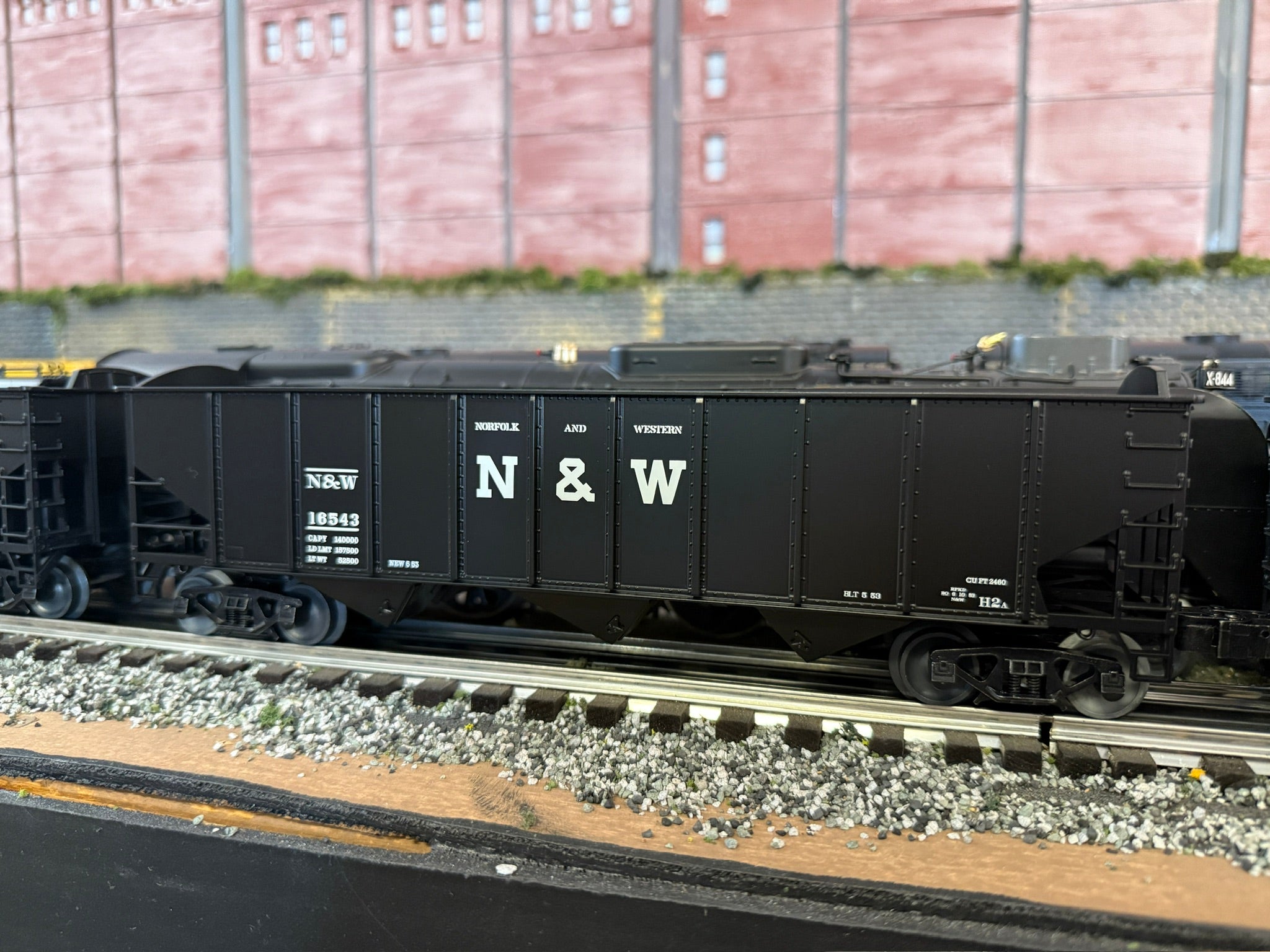 Lionel 2522050H - King Coal Freight Set "Norfolk & Western" - Hopper Cars (12) and Caboose Only