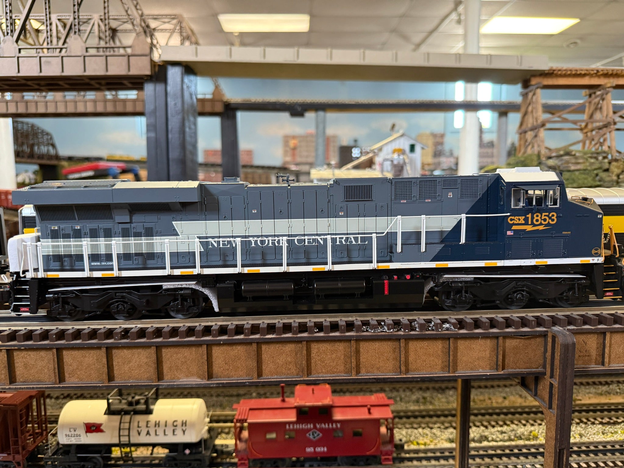 Lionel 2533551 - Legacy ES44 Diesel Locomotive "New York Central" #1853 (CSX)