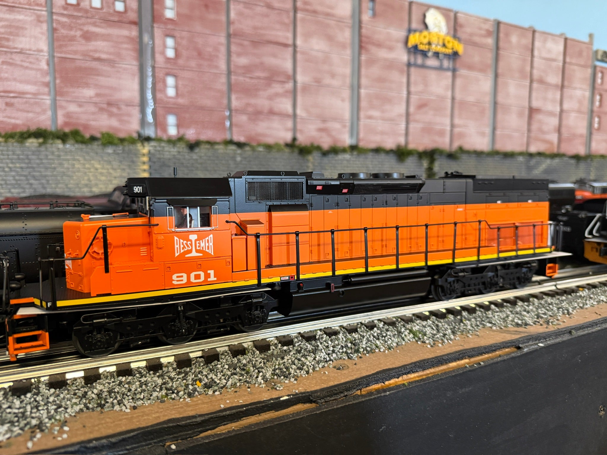 Lionel 2533811 - Legacy SD40T-2 Diesel Locomotive "Bessemer & Lake Erie" #901