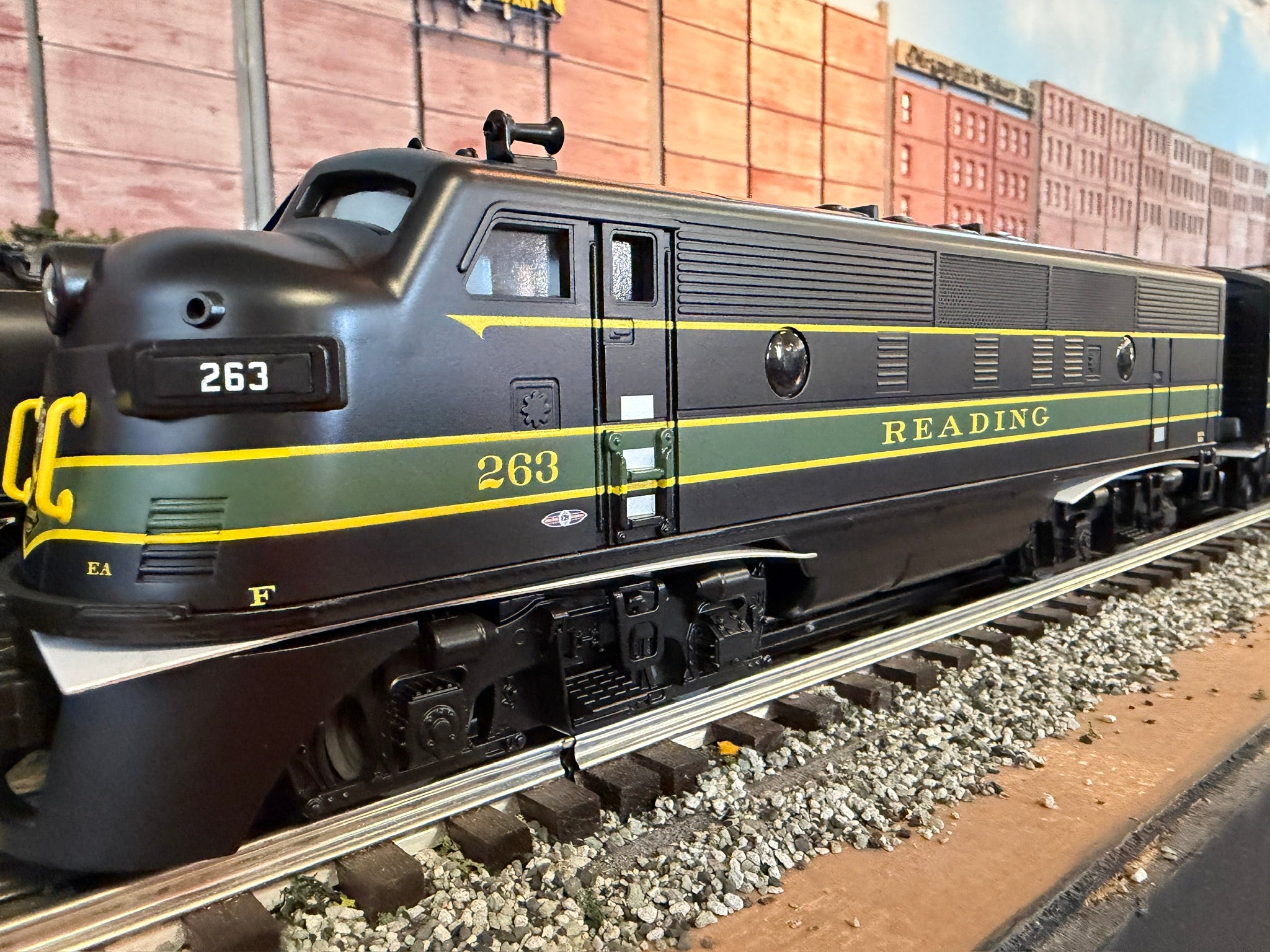 Lionel 2534080 - LionChief+ 2.0 F3 AA Diesel Set "Reading" #263/262