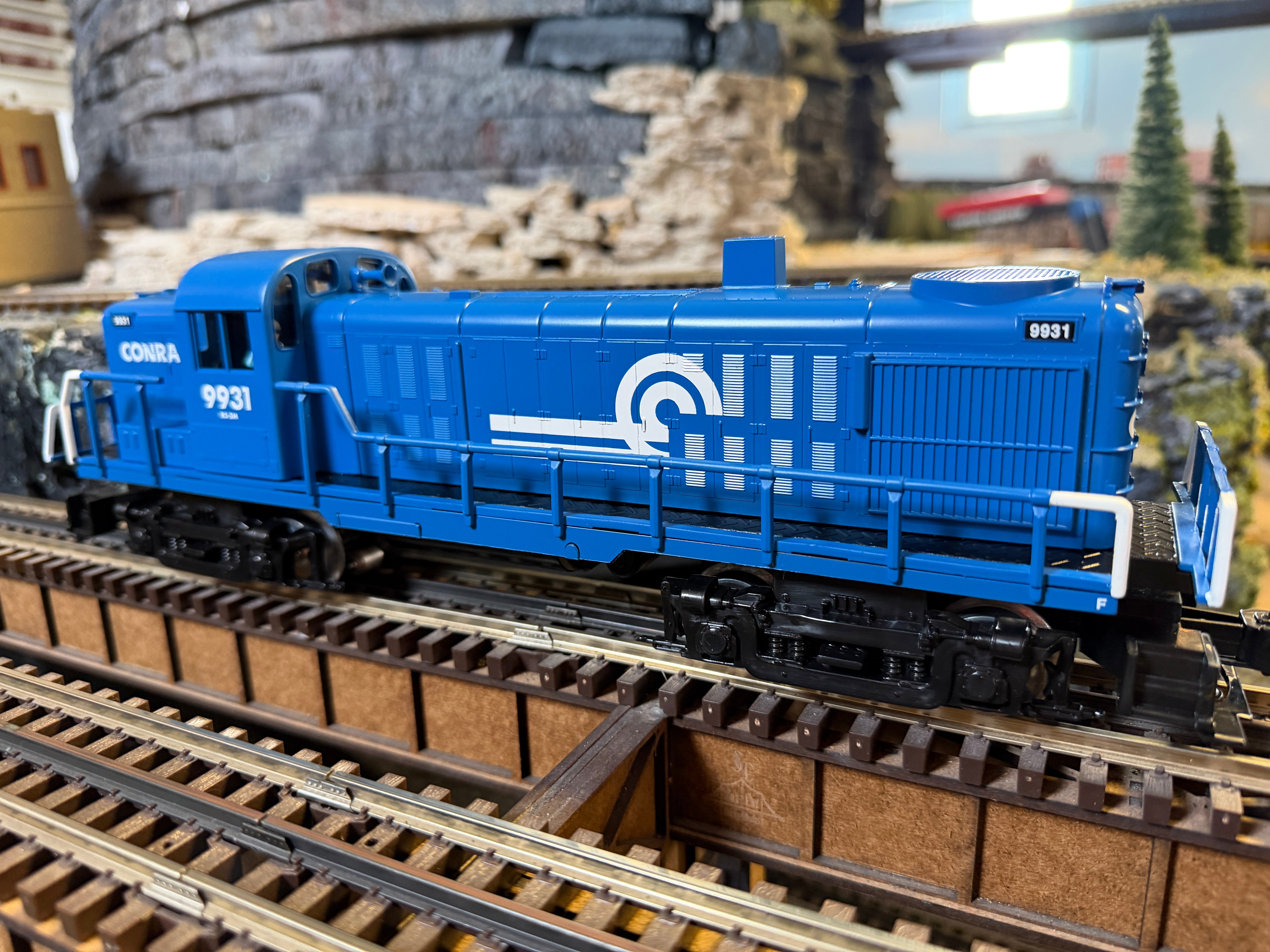 Lionel 2545050 - LionChief RS-3 Diesel Locomotive "Conrail" #9931