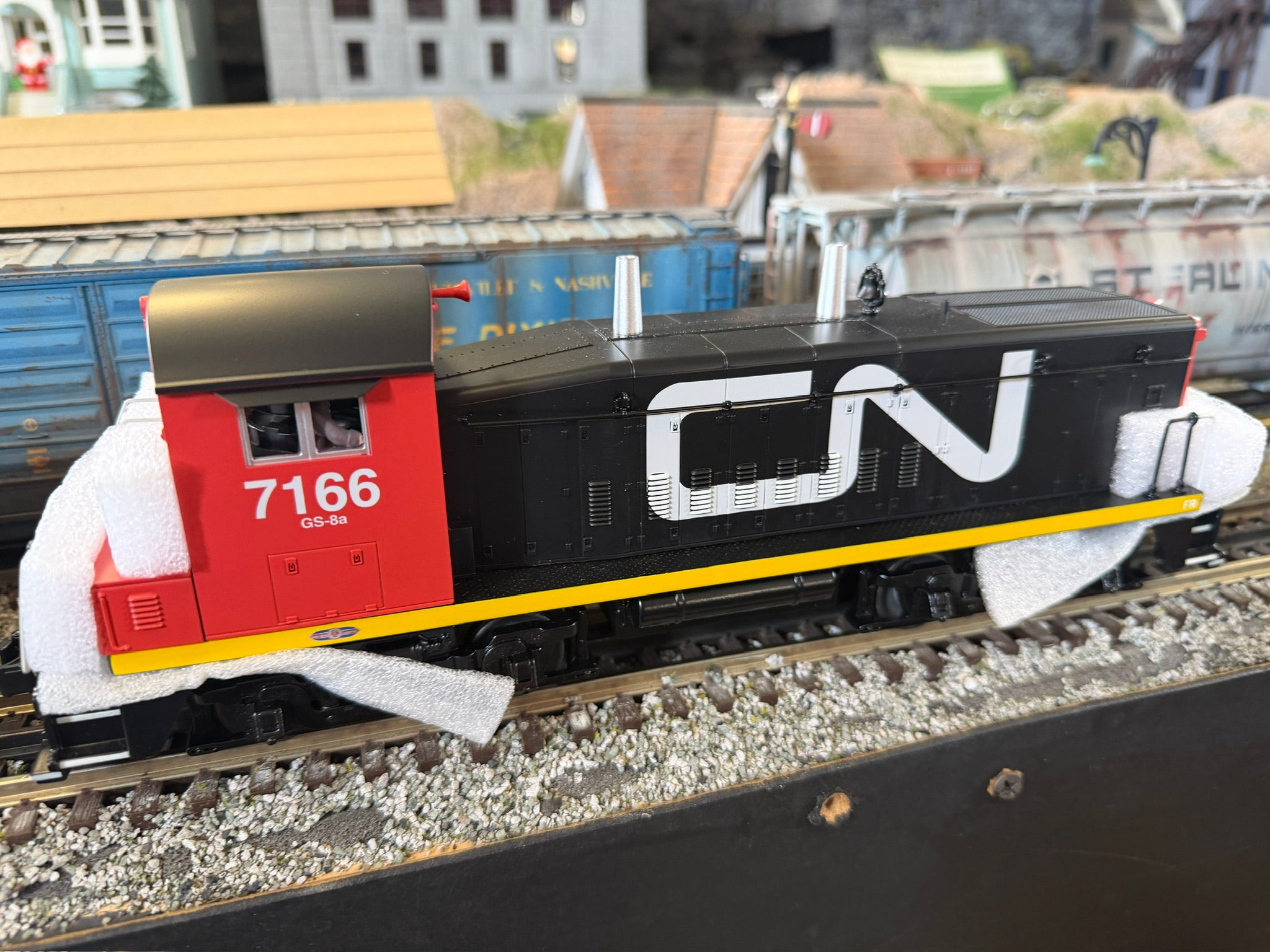 MTH 30-21304-1 - SW-8 Switcher Diesel Engine "Canadian National" #7166 w/ PS3