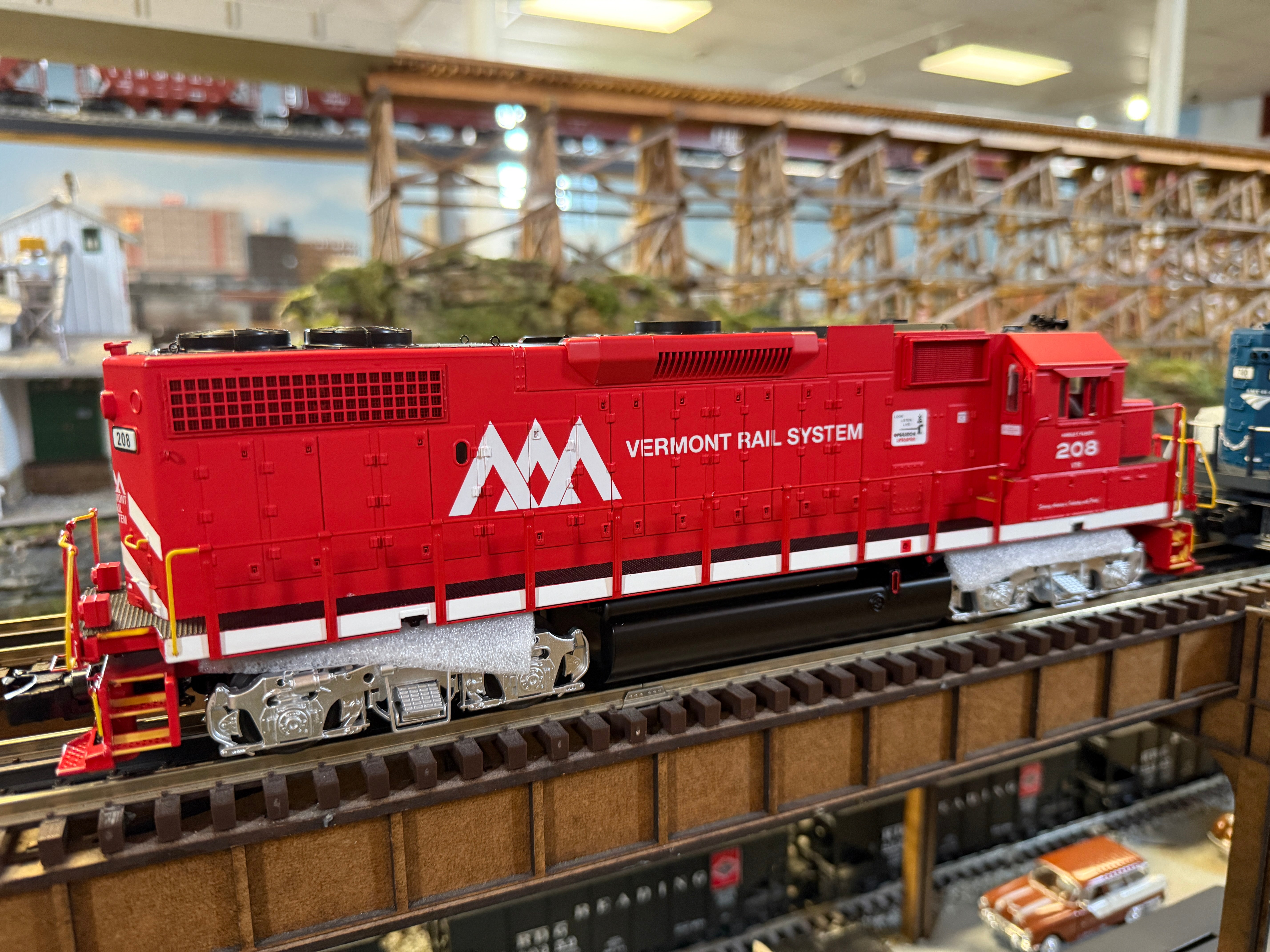 Atlas O 30138352 - Premier - GP38-2 Diesel Locomotive "Vermont Railway" #209