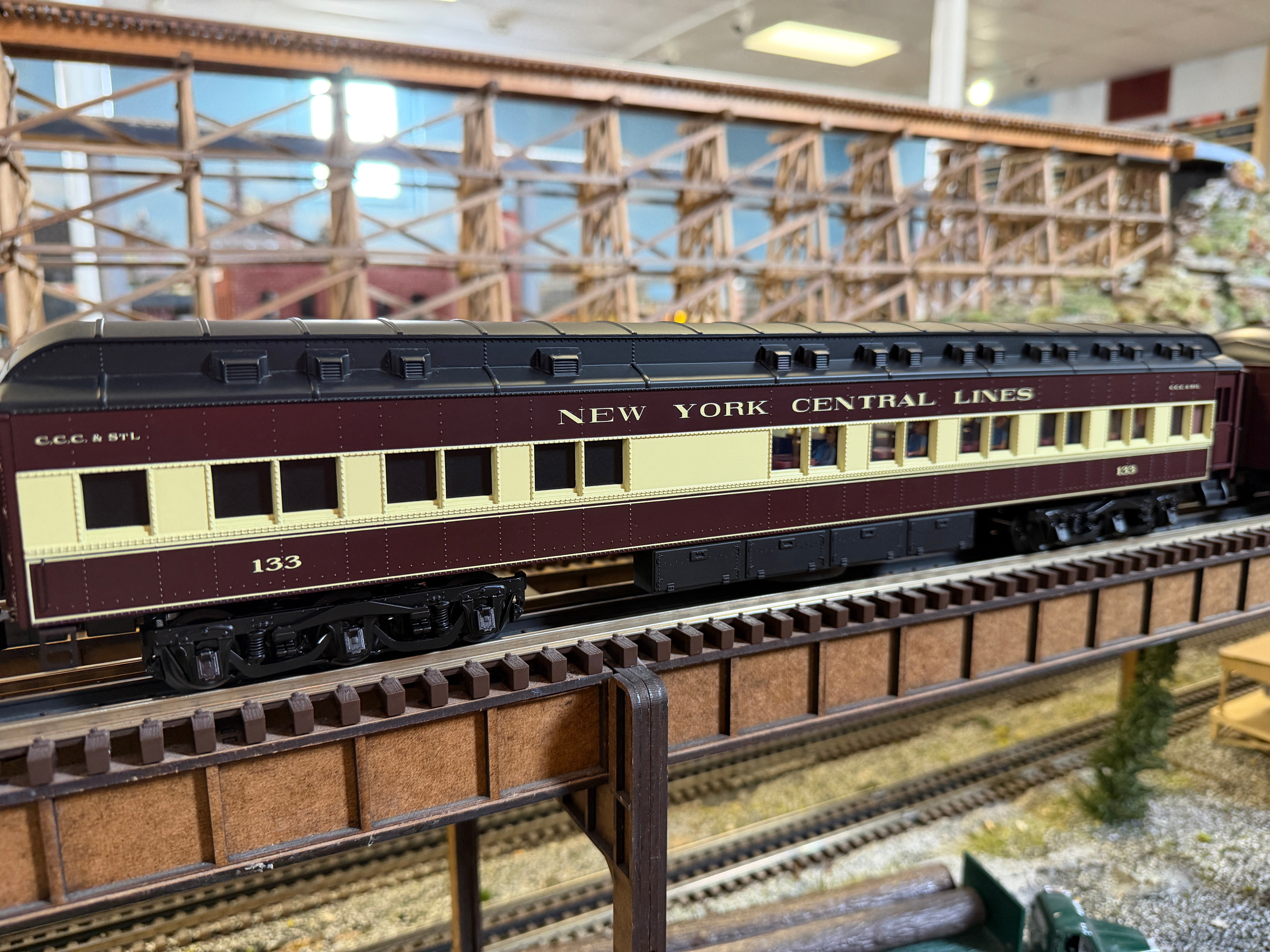 Lionel 2527570 - Niagara Falls 18" Passenger Car "New York Central" (2-Car) Set B