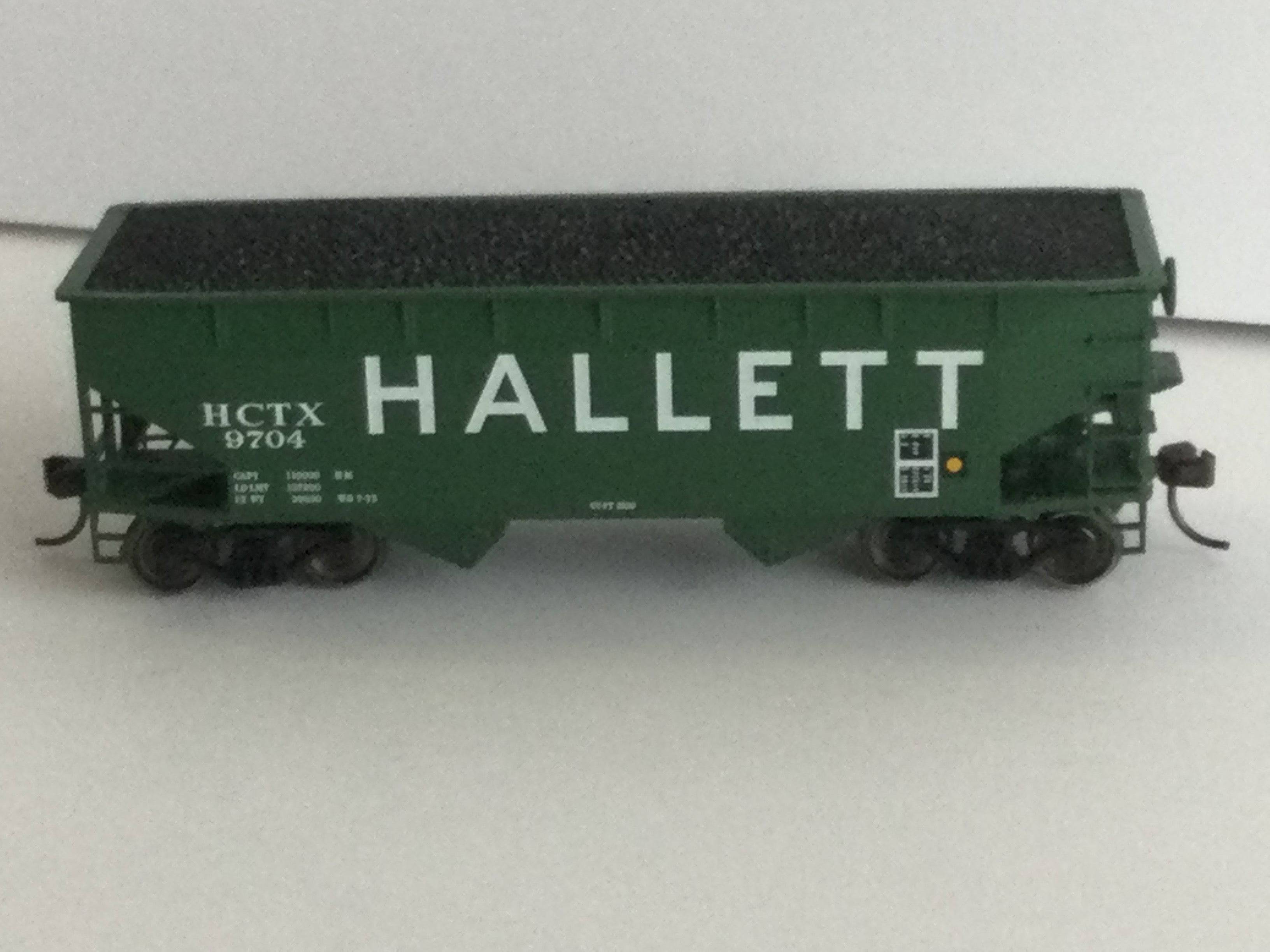 Atlas HO 20007442 - Trainman - 2-Bay Offset Hopper "Hallett" #9704