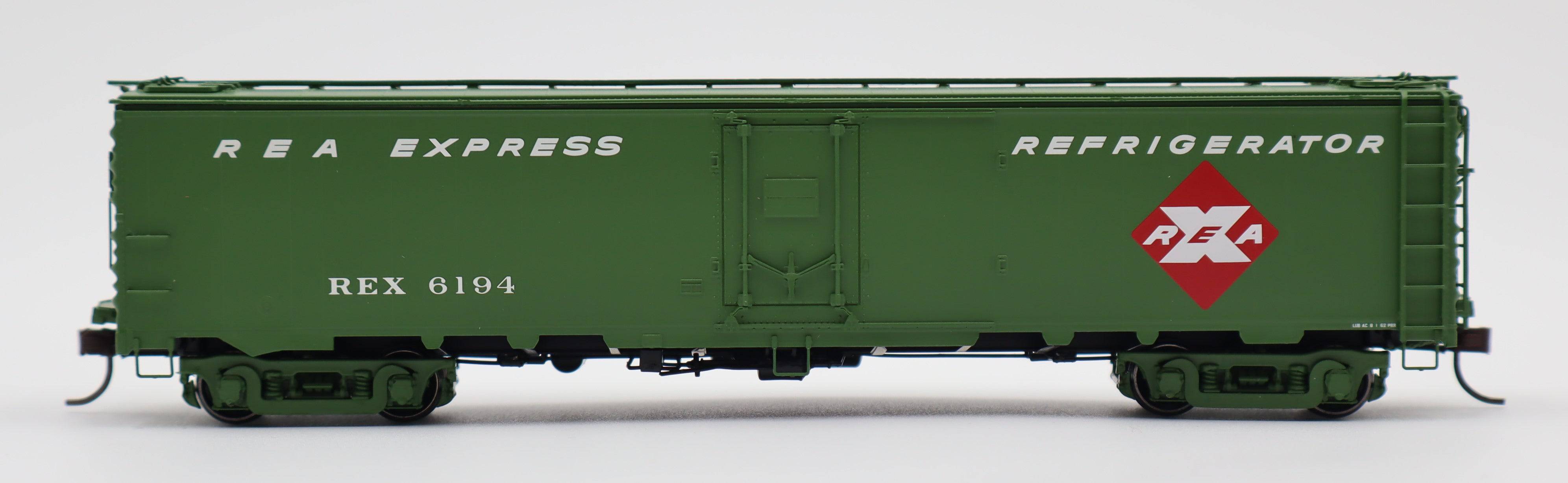 Atlas HO 20007646 - Master - REA Steel Express Reefer Car "REA" #6195 (Late 1960s Scheme)