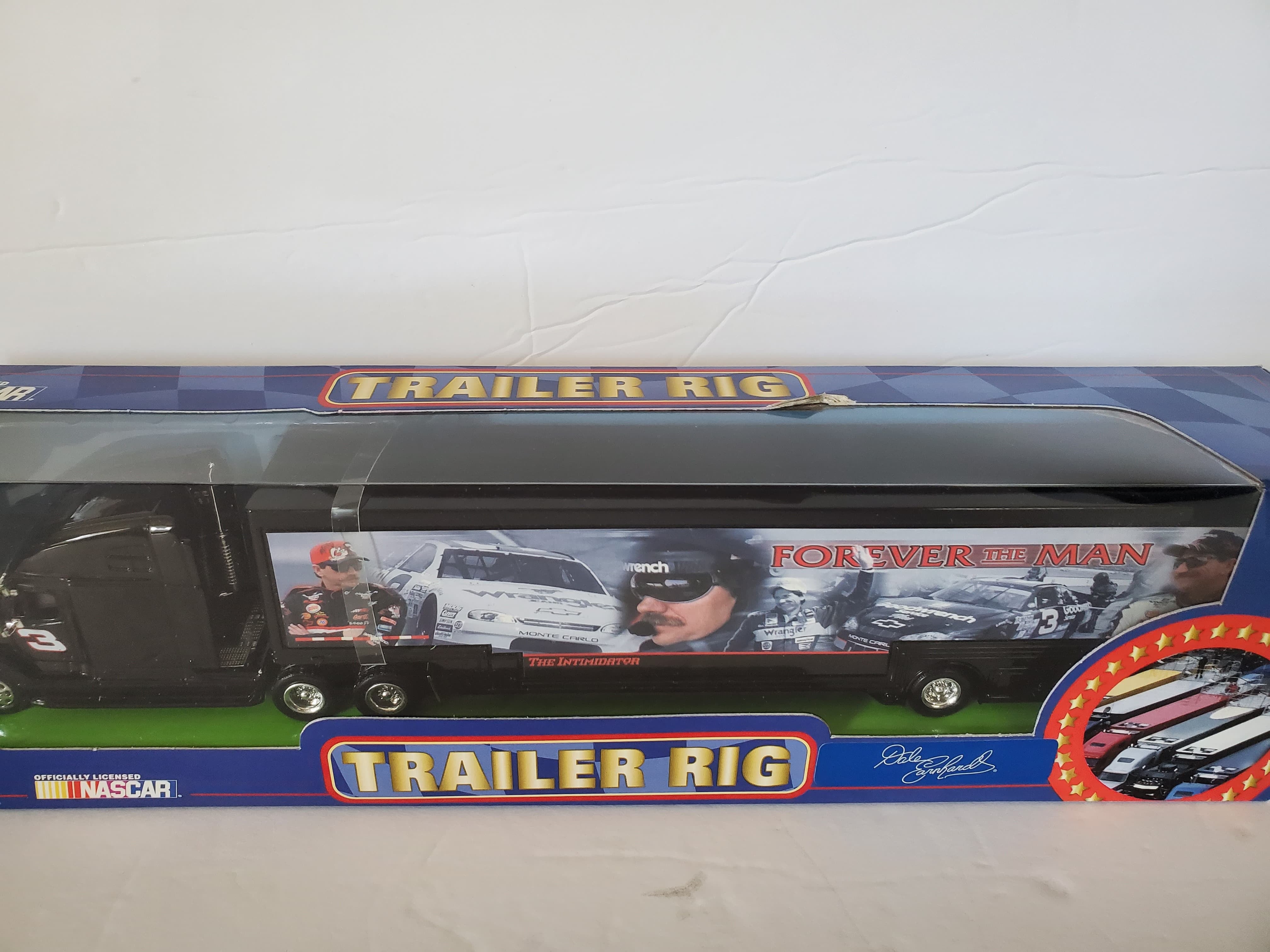 2002 WINNERS CIRCLE - "FOREVER THE MAN" DALE EARNHARDT HAULER - 1/64 Diecast - Second hand - SH026