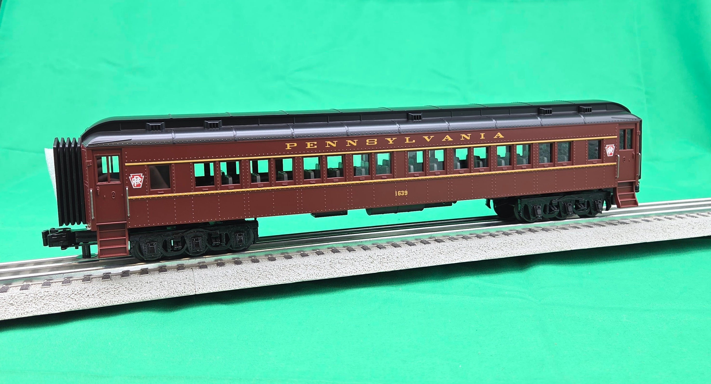MTH 30-69381 - 60' Madison Coach Car "Pennsylvania" #8517 - MrMuffin'sTrains