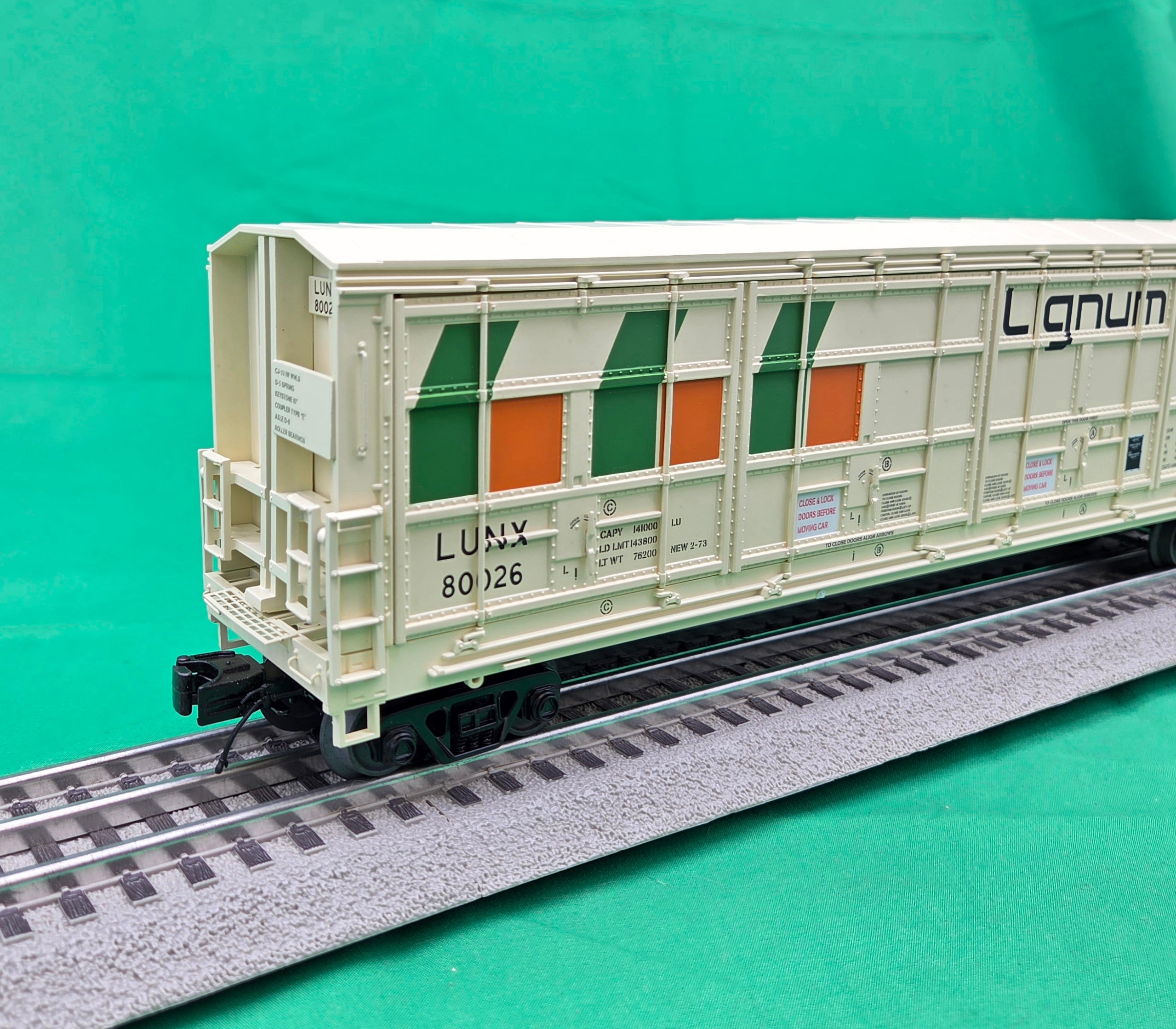 Atlas O 3001796 - Premier - 55' All Door Box Car "Lignum"