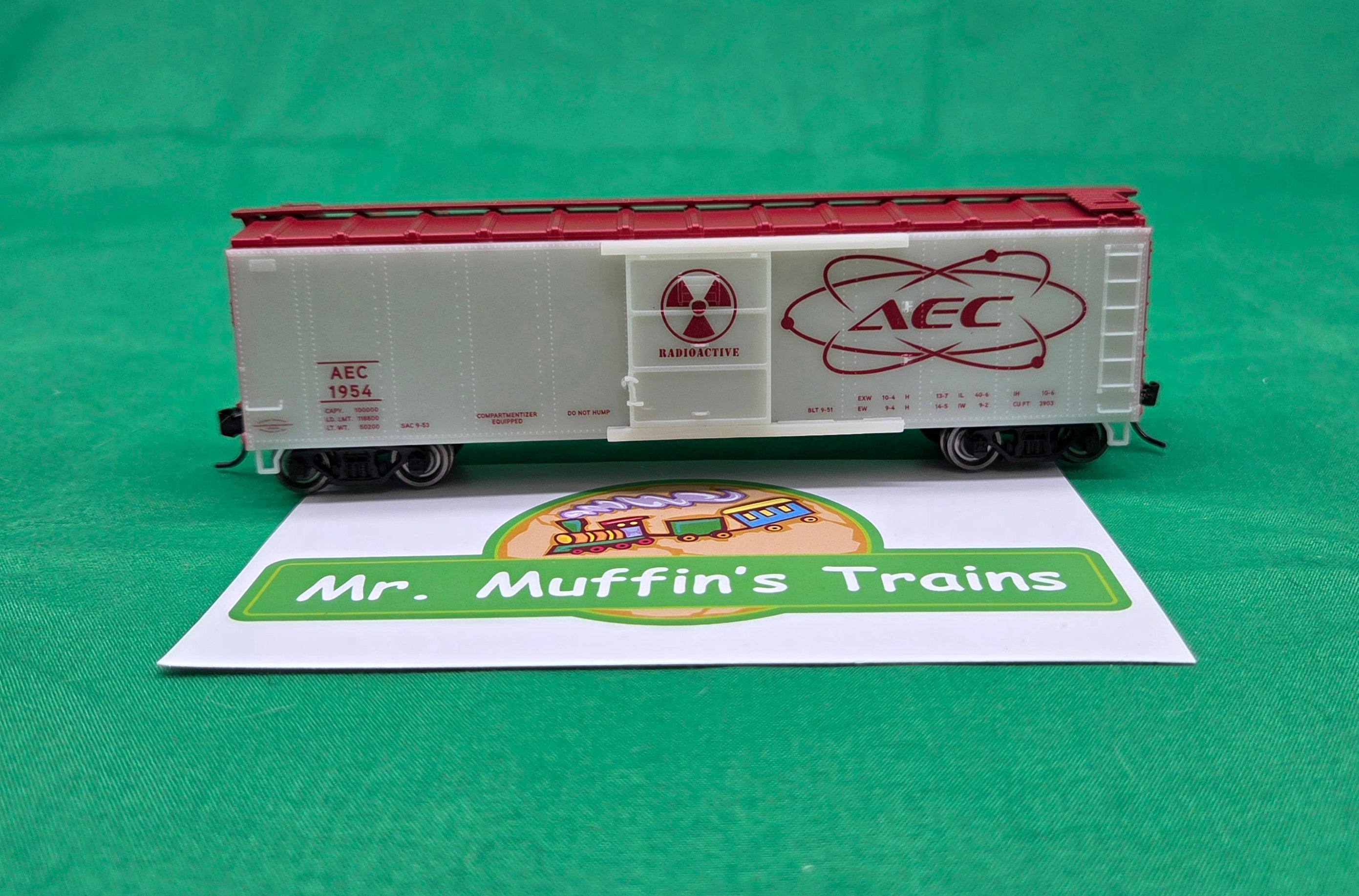 Lionel HO 2554210 - Radioactive Boxcar "AEC" #1954 w/ Sound (Glow-in-the-Dark)