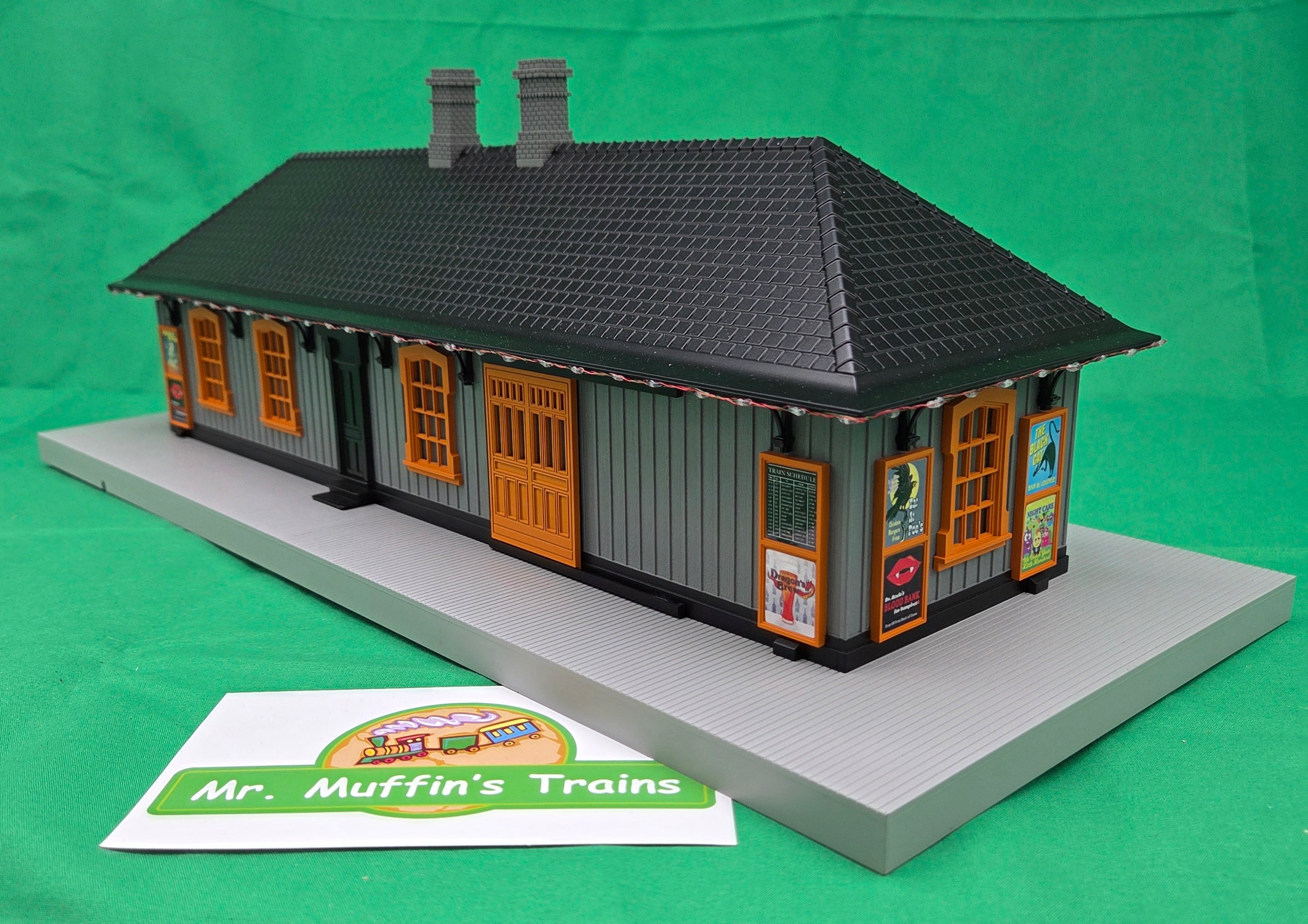 MTH 30-90760 - RailKing - Country Passenger Station "Transylvania" w/ Orange Lights