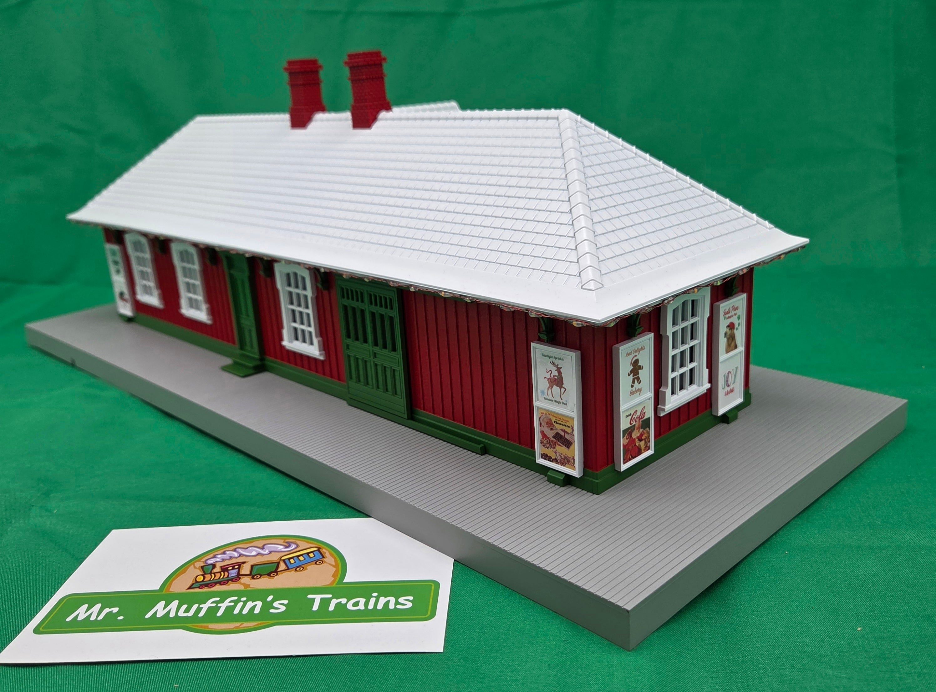 MTH 30-90761 - RailKing - Country Passenger Station "Christmastown" w/ Operating Christmas Lights