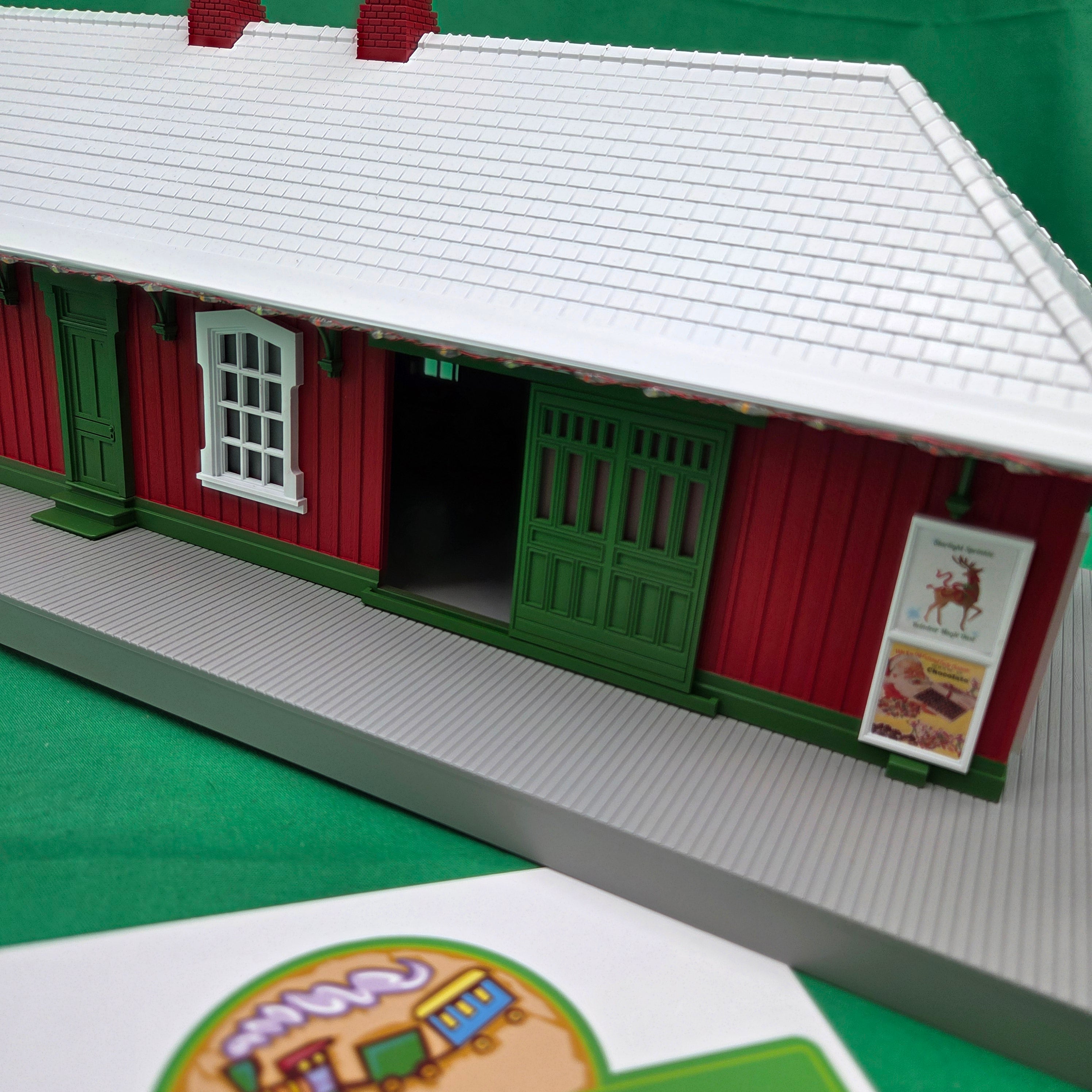MTH 30-90761 - RailKing - Country Passenger Station "Christmastown" w/ Operating Christmas Lights