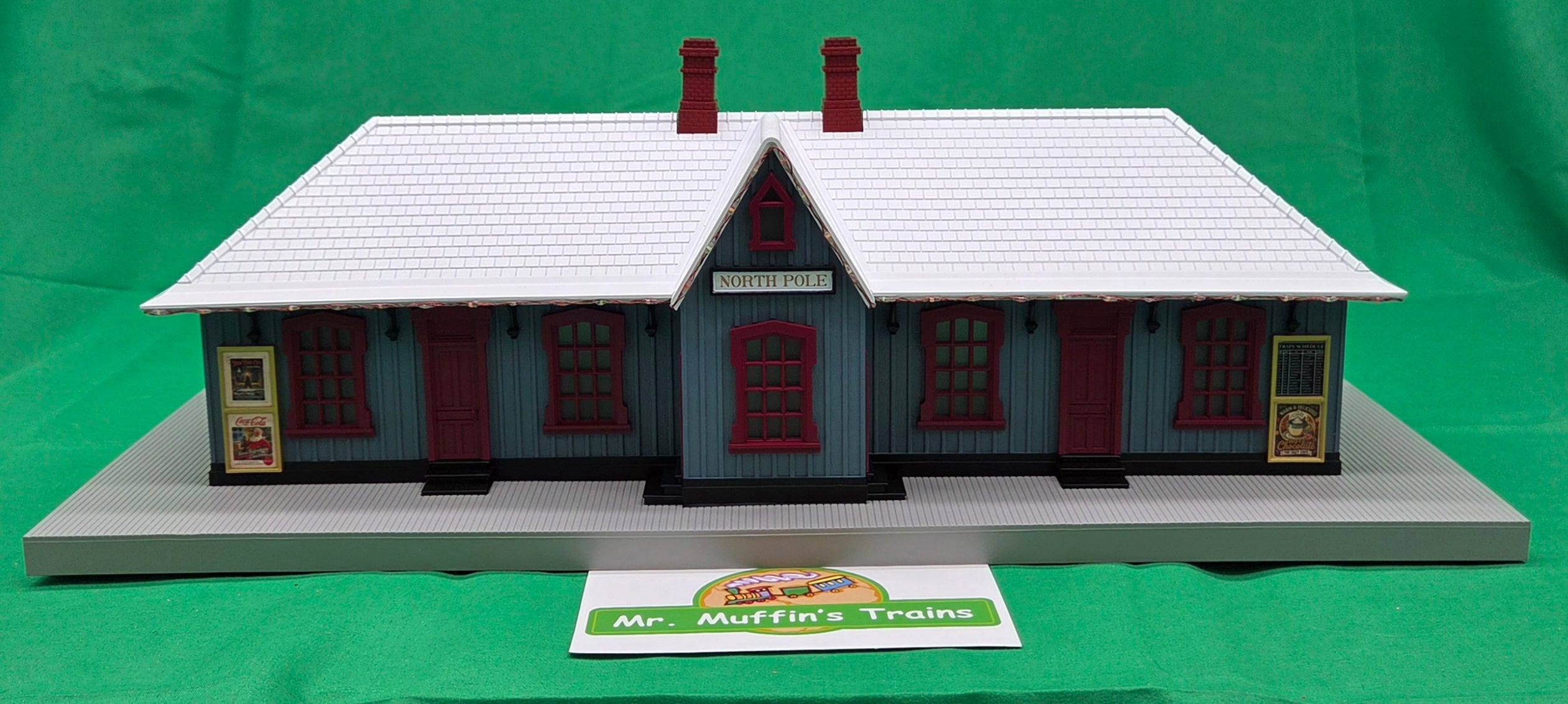 MTH 30-90762 - RailKing - Country Passenger Station "North Pole" w/ Operating Christmas Lights