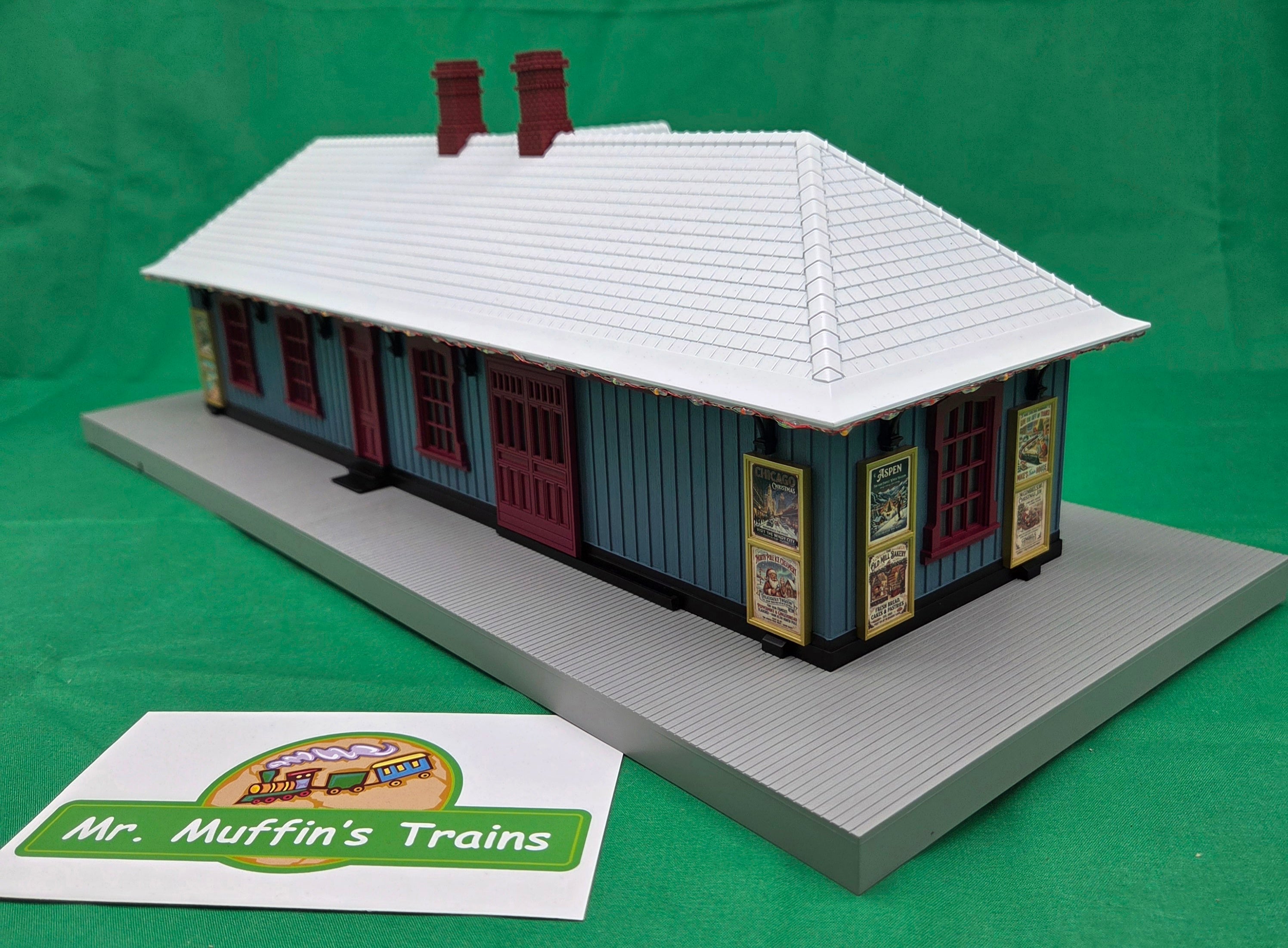 MTH 30-90762 - RailKing - Country Passenger Station "North Pole" w/ Operating Christmas Lights