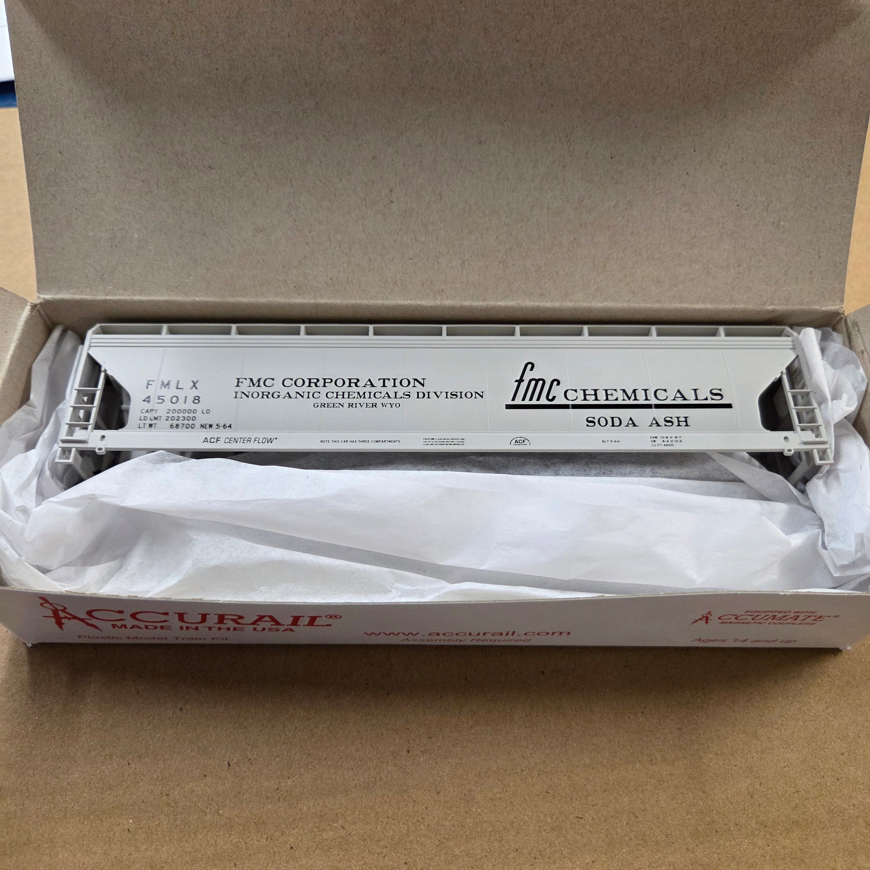 Accurail HO 2120 - Kit - ACF 47' 3-Bay Center-Flow Covered Hopper Kit "FMC Chemicals" #45018