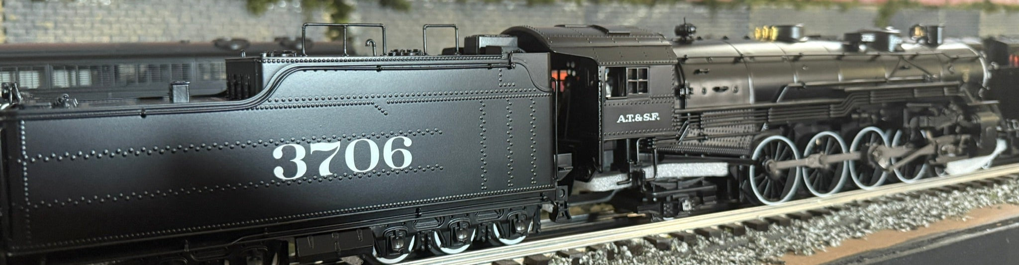 Lionel 2531200 - Legacy Mountain Steam Locomotive "Santa Fe" #3706 (Brass Tender)