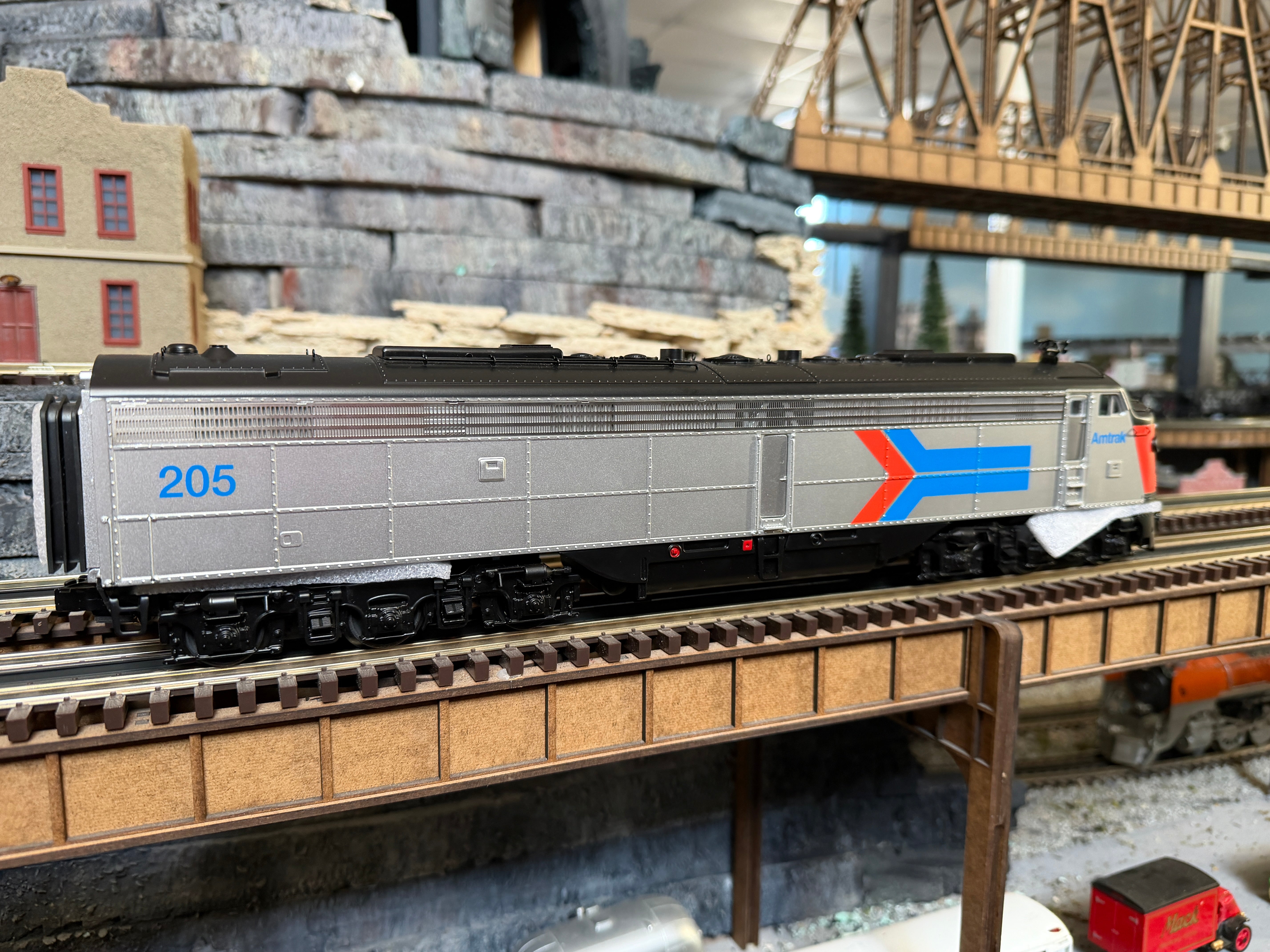 Atlas O 30138230 - Premier - E8 Diesel Locomotive "Amtrak" #205 w/ PS3 (Powered)