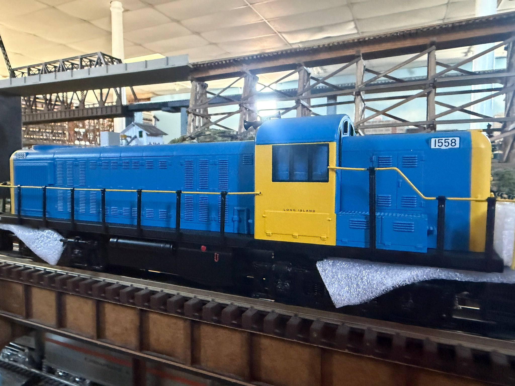 MTH 30-21191-1 - RS-3 Diesel Engine "Long Island" #1558 w/ PS3