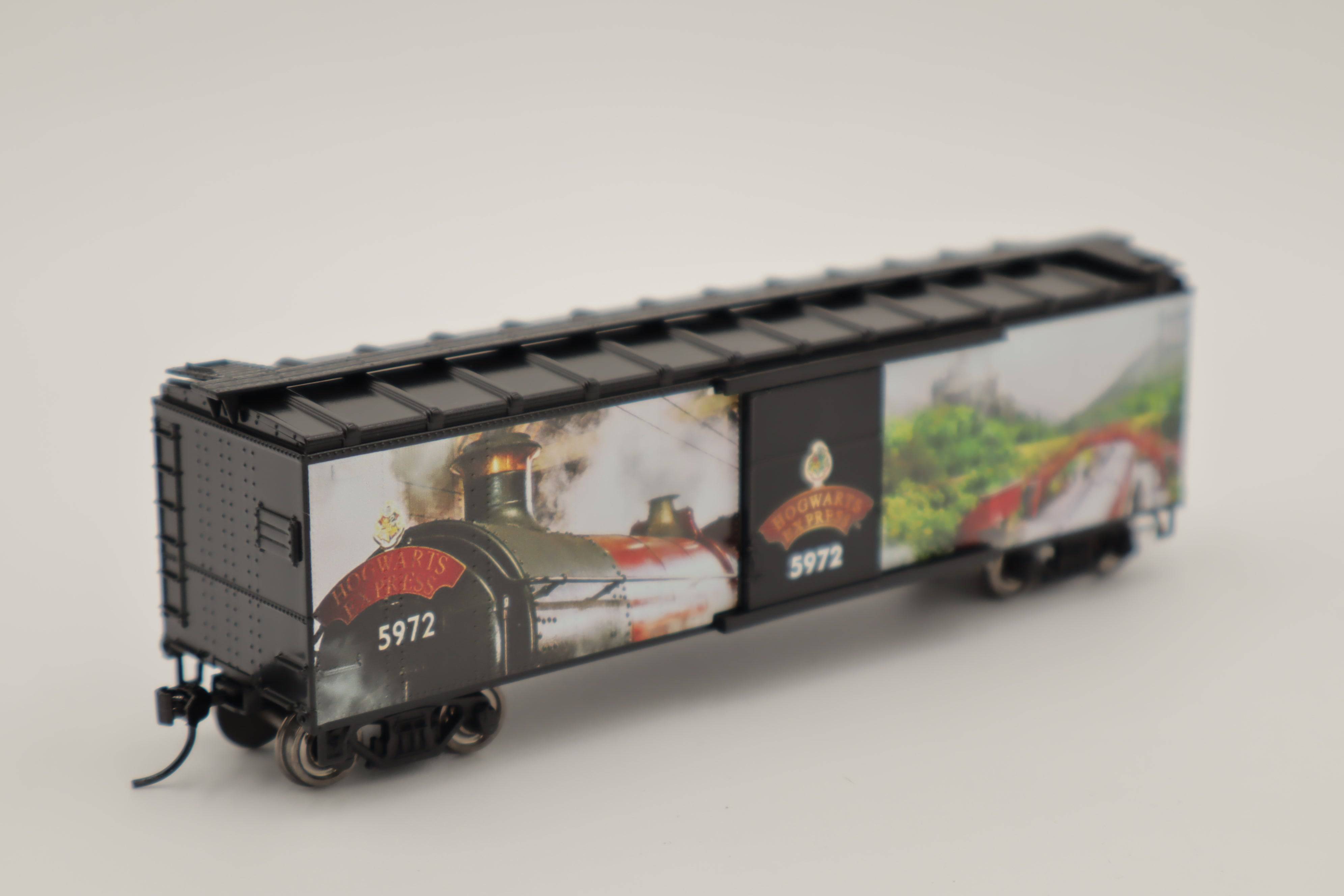 Lionel HO 2554070 - Harry Potter Boxcar "Hogwarts Express" #5972