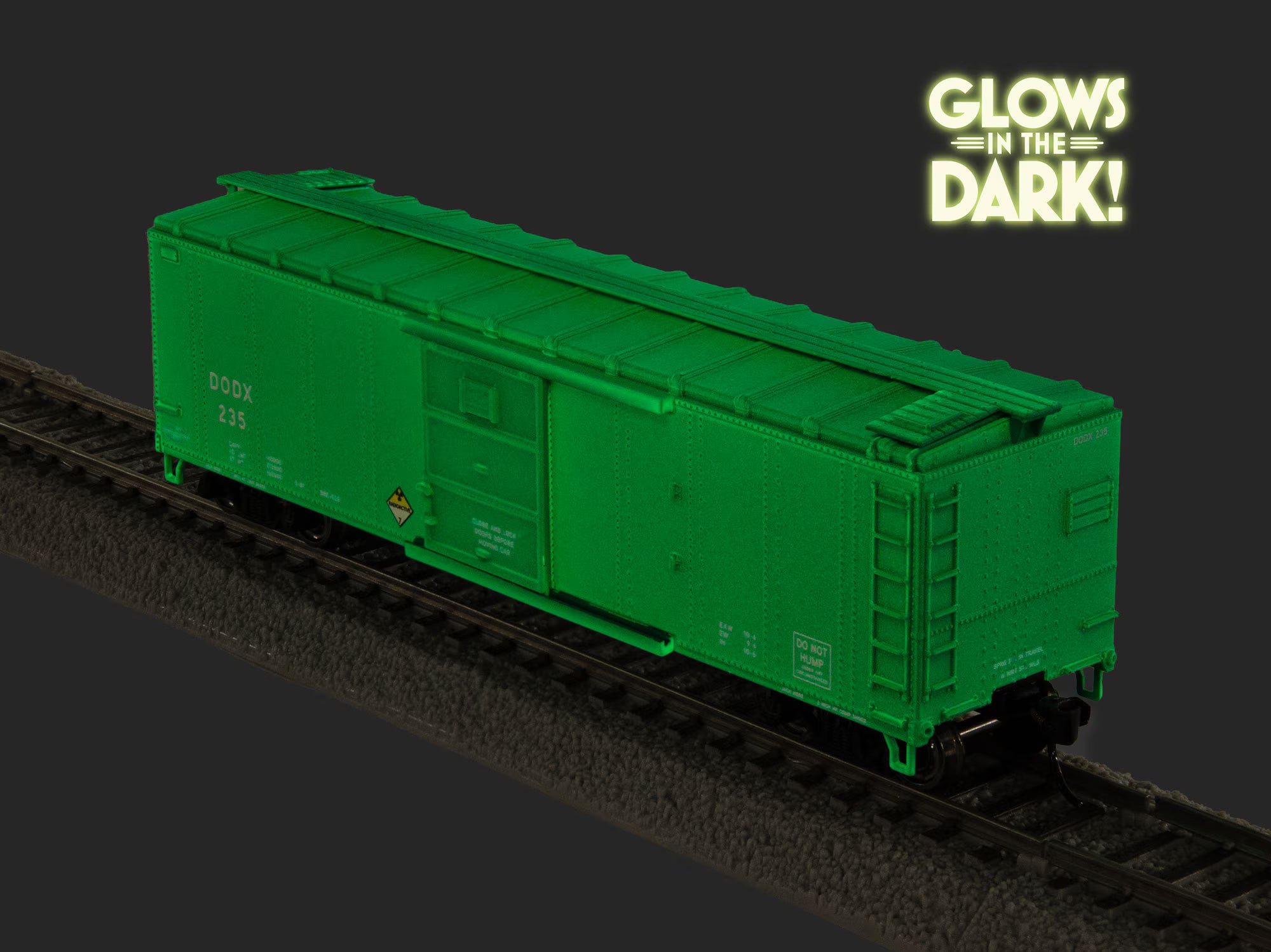Lionel HO 2554330 - Radioactive Boxcar "DODX" #235 w/ Sound (Glow-in-the-Dark)