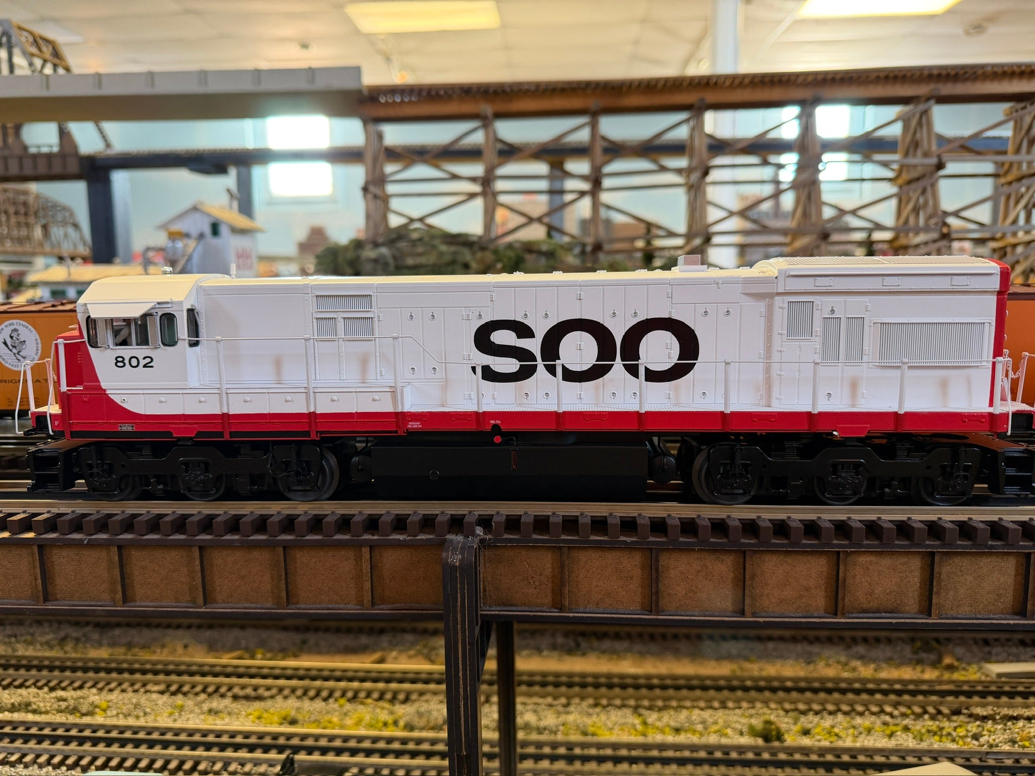 Atlas O 30138506 - Premier - U30C Diesel Locomotive "SOO Line" #802 - MrMuffin'sTrains
