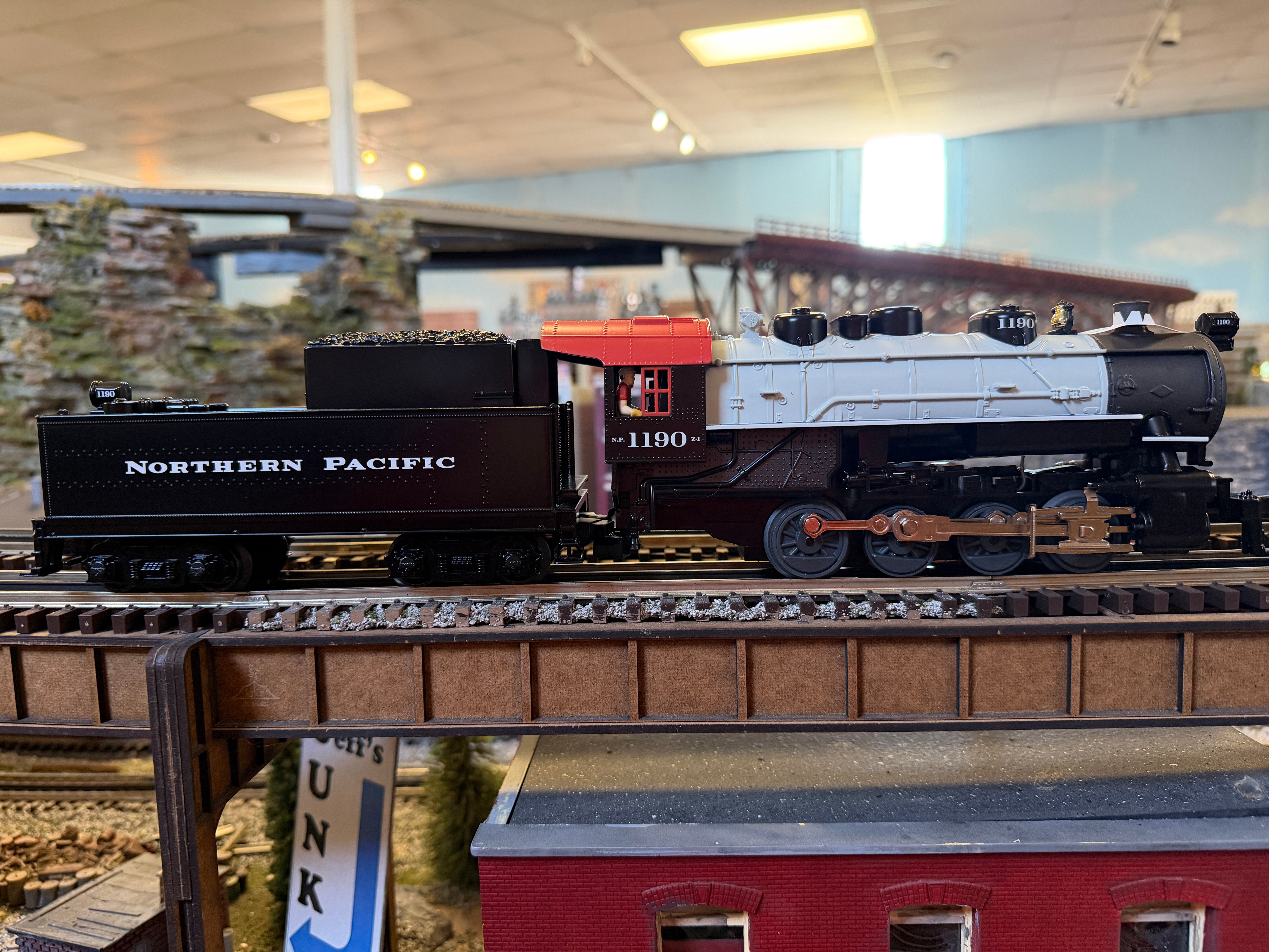 Lionel 2545020 - LionChief 0-8-0 Steam Locomotive "Northern Pacific" #1190