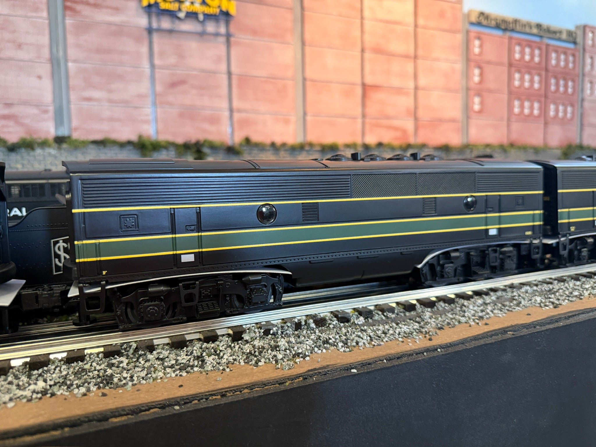 Lionel 2534089 - LionChief+ 2.0 F3B Diesel Locomotive "Reading" #262B