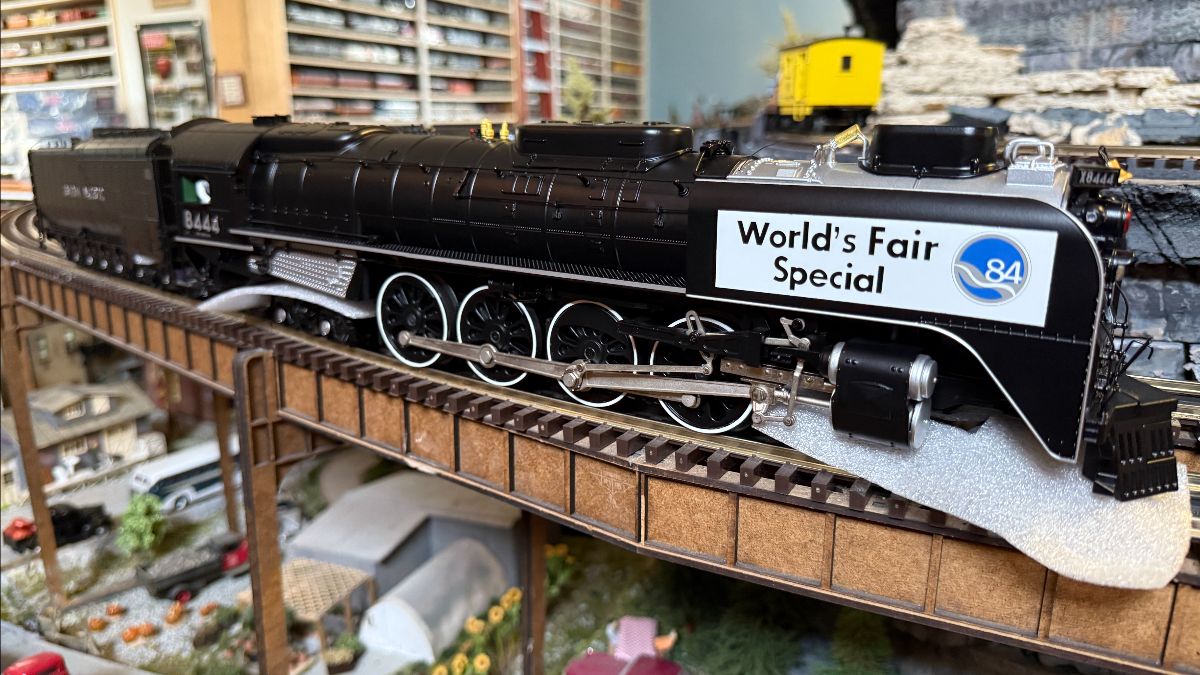 MTH 20-3970-1 - FEF 4-8-4 Northern Steam Engine "Union Pacific" #8444 w/ PS3 (World's Fair Edition)