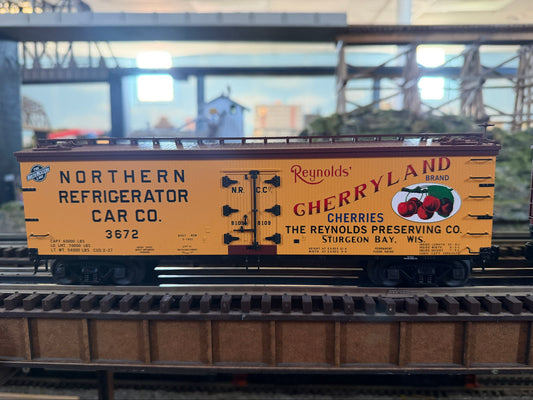 Atlas O 3002648S - Master - 40' Wood Reefer "Cherryland" (Yellow) - Custom Run for MrMuffin'sTrains - MrMuffin'sTrains