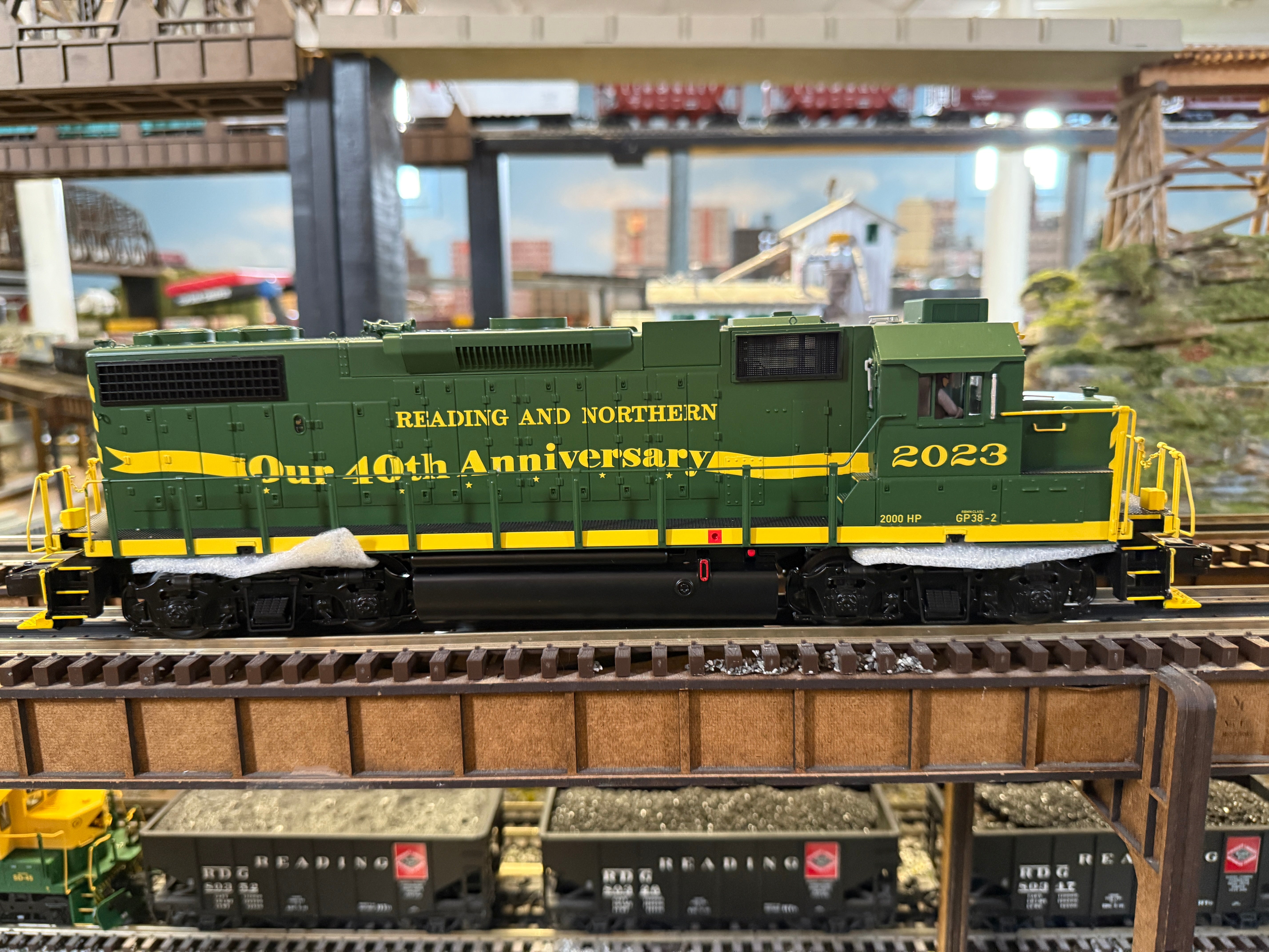Atlas O 30138349 - Premier - GP38-2 Diesel Locomotive "Reading & Northern" #2023 (40th Anniversary)
