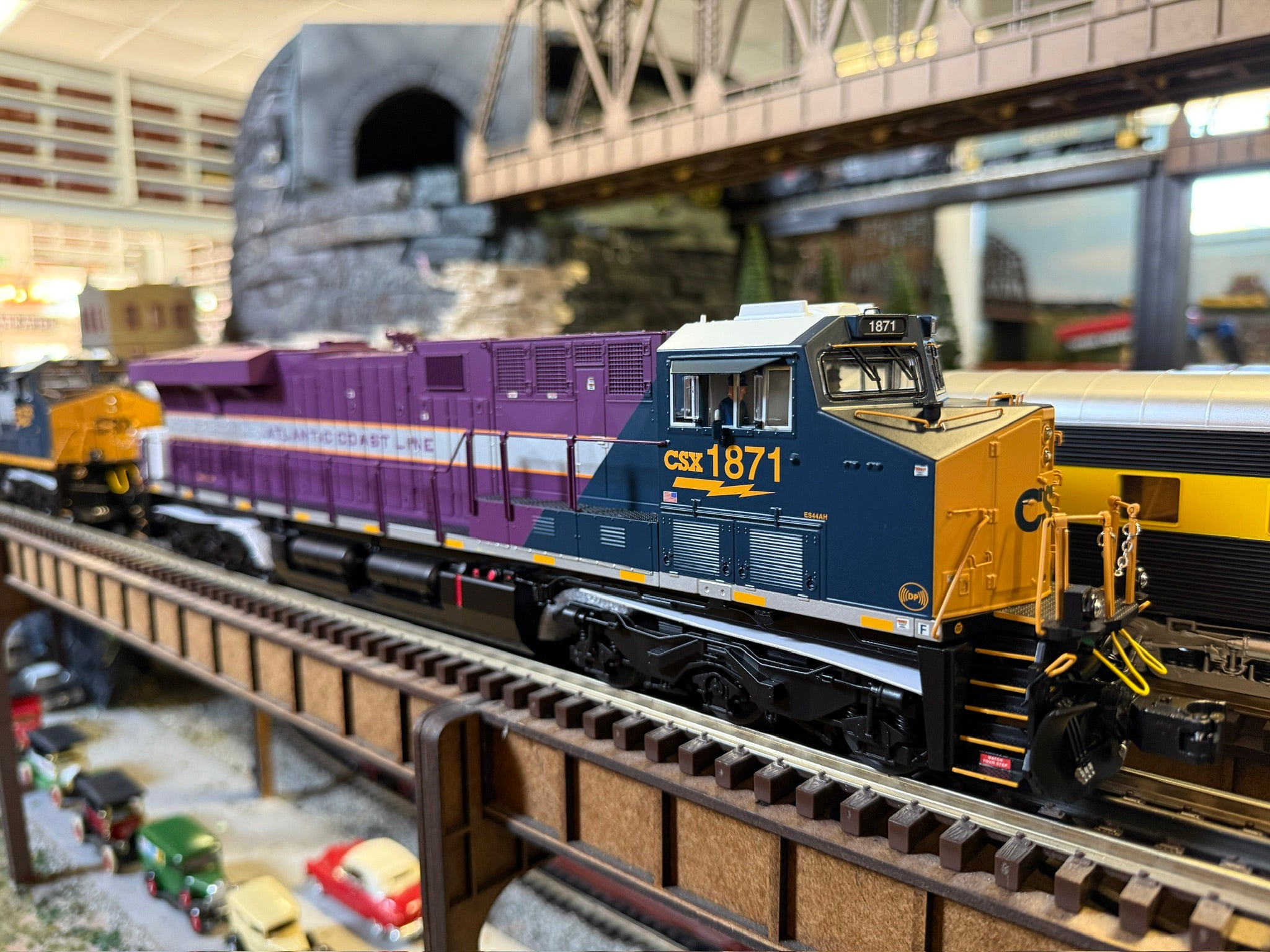 Lionel 2533549 - Legacy ES44 Diesel Locomotive "Atlantic Coast Line" #1871 CSX (Non-Powered)
