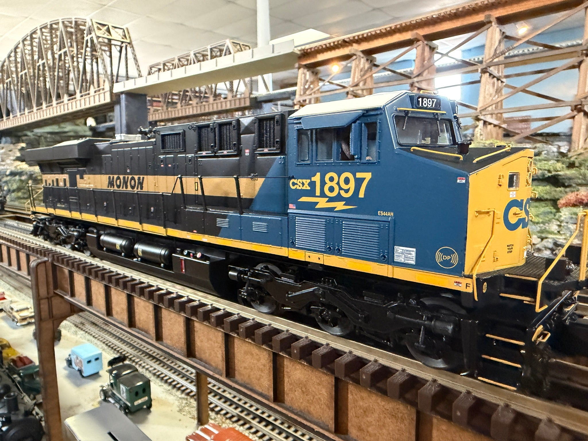 Atlas O 30138419 - Premier - ES44 Diesel Locomotive "CSX" #1897 (Monon Heritage)