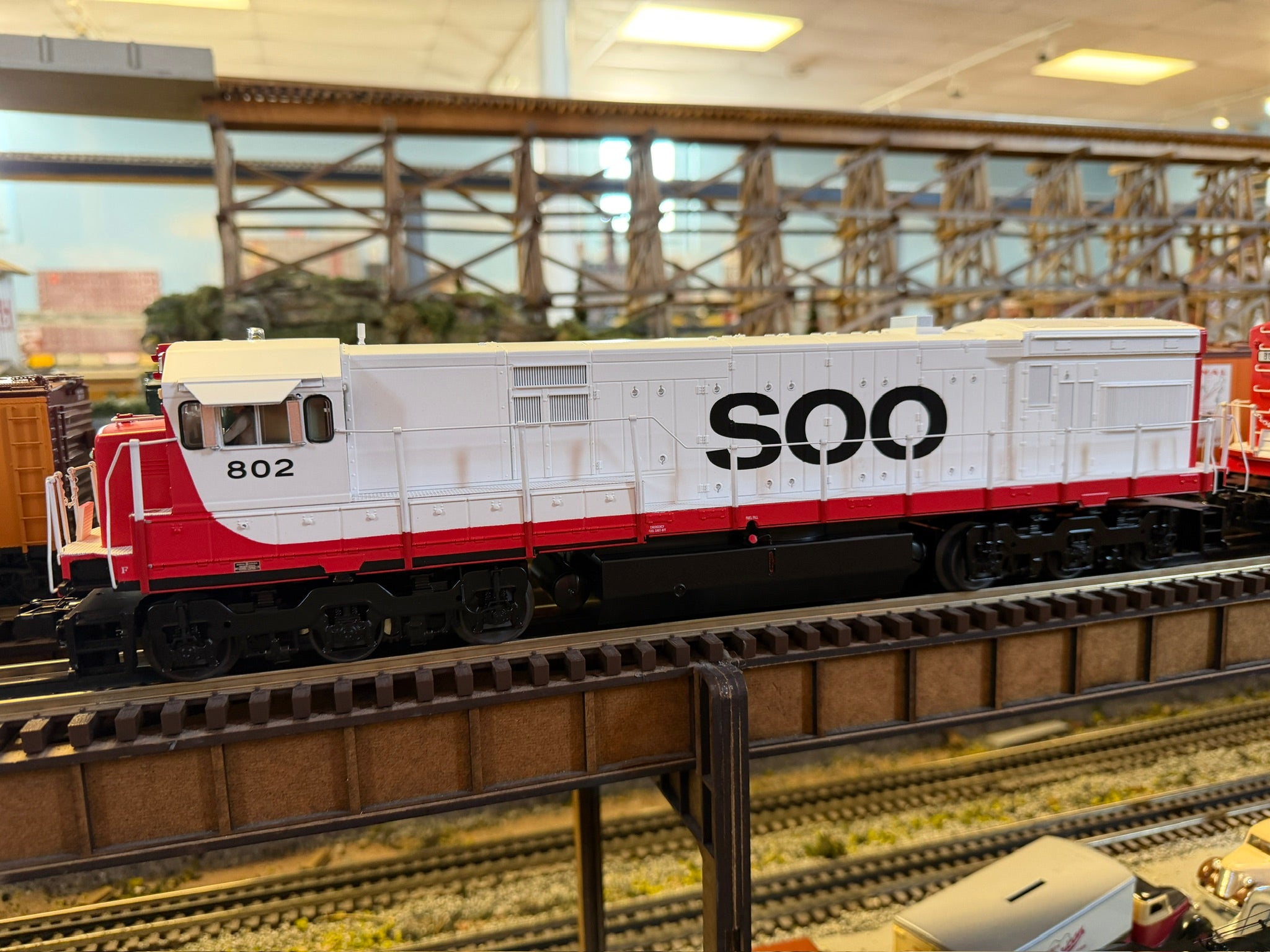 Atlas O 30138506 - Premier - U30C Diesel Locomotive "SOO Line" #802 - MrMuffin'sTrains