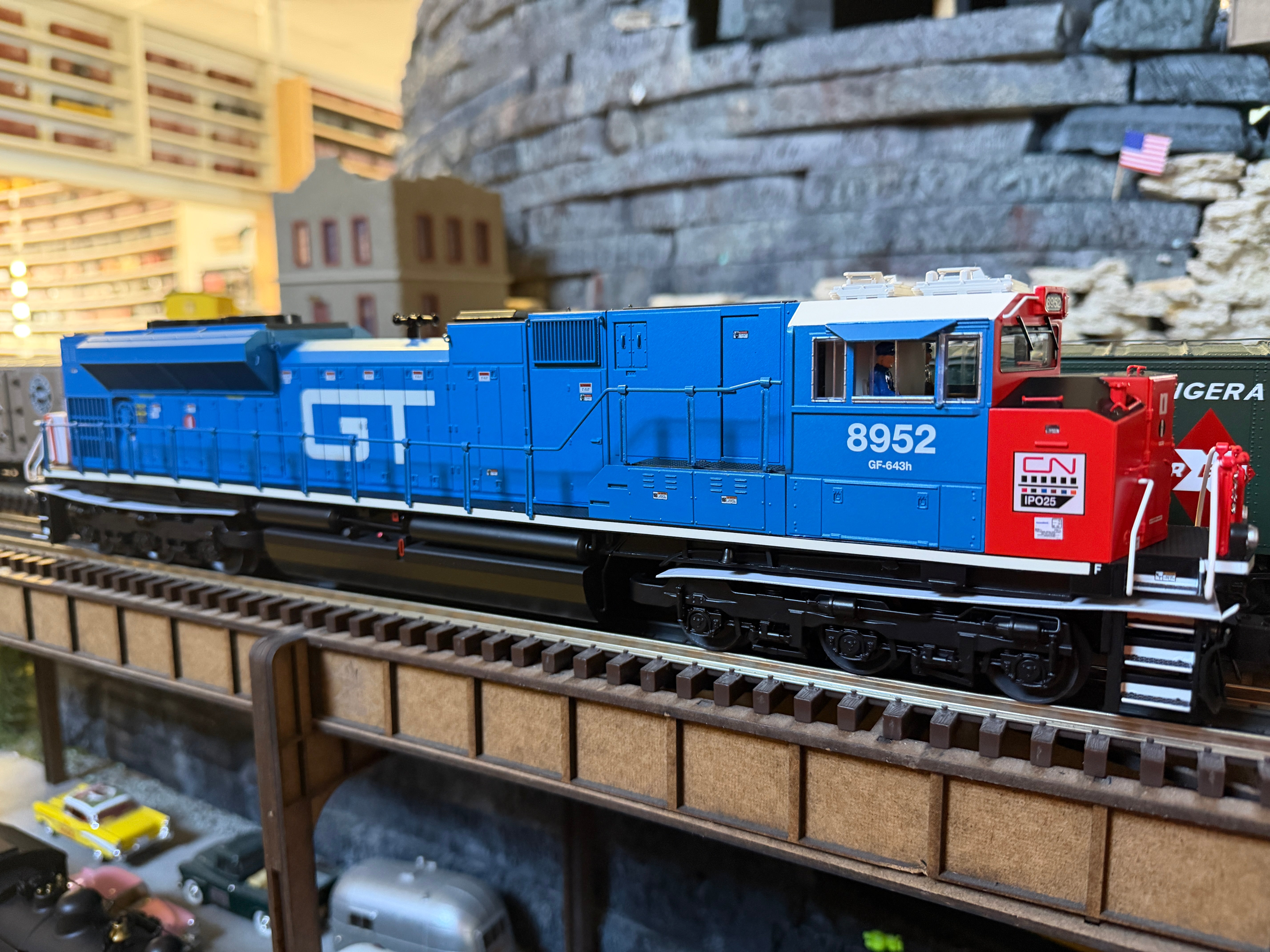 Lionel 2533171 - Legacy SD70M-2 Diesel Locomotive "Grand Trunk" #8952
