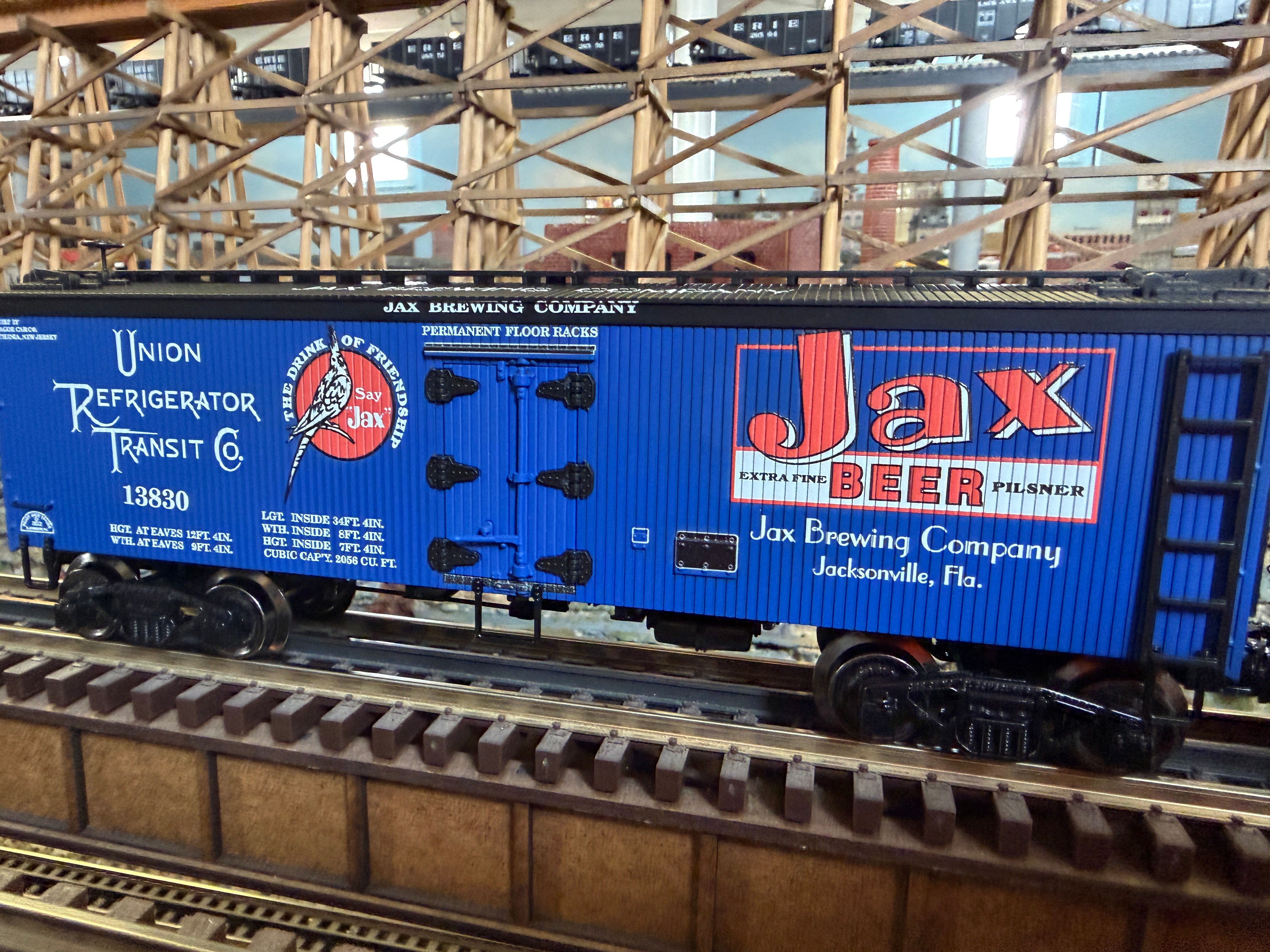 Ready Made Trains RMT-86199-93 - 36' Woodside Reefer Car "Union Refrigerator Transit Co." (Jax Beer) - MrMuffin'sTrains