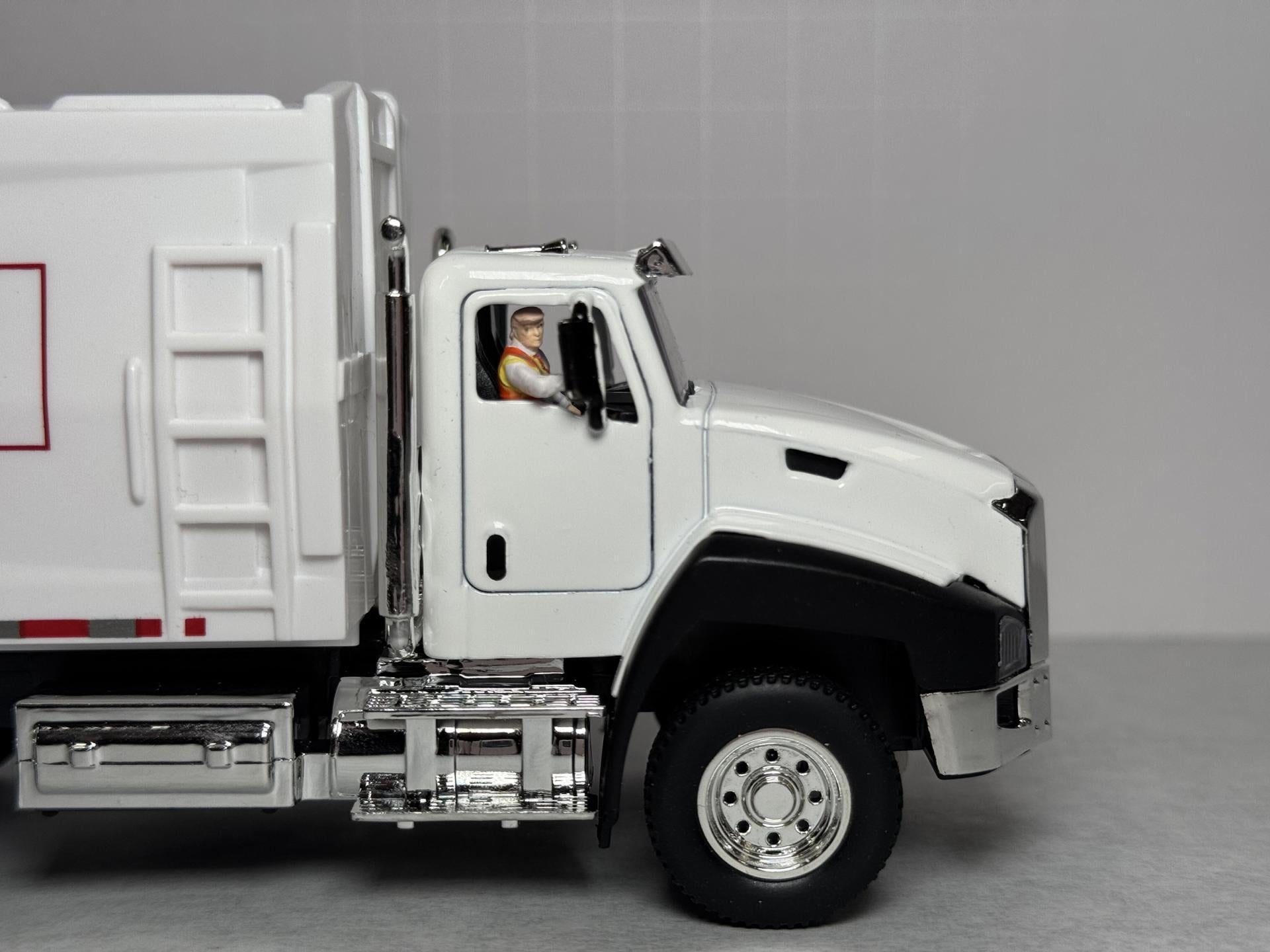 MTH 30-50119 - Garbage Truck "Donald J. Trump" w/ Lights & Sound - Diecast 1/50 Scale
