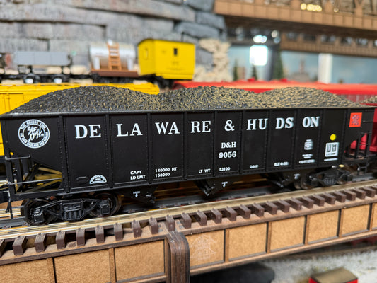 Ready Made Trains RMT-66256 - 70 Ton 3-Bay Coal Hopper Car "Delaware & Hudson" w/ Load