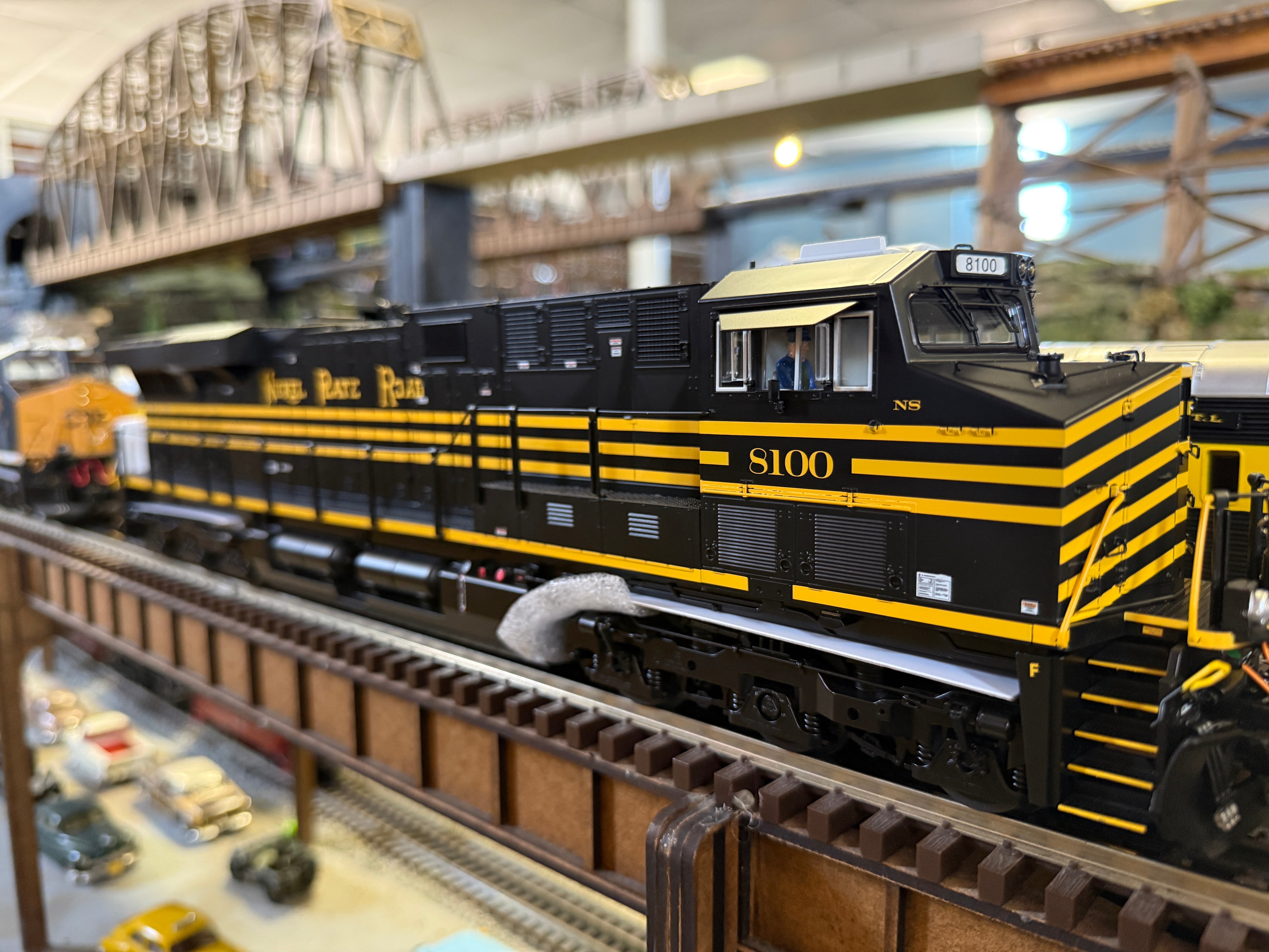 Lionel 2533611 - Legacy ES44 Diesel Locomotive "Nickel Plate Road" #8100 (Norfolk Southern)