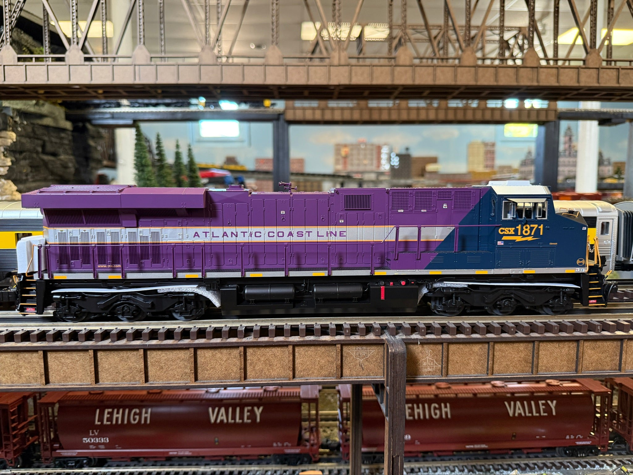 Lionel 2533549 - Legacy ES44 Diesel Locomotive "Atlantic Coast Line" #1871 CSX (Non-Powered)