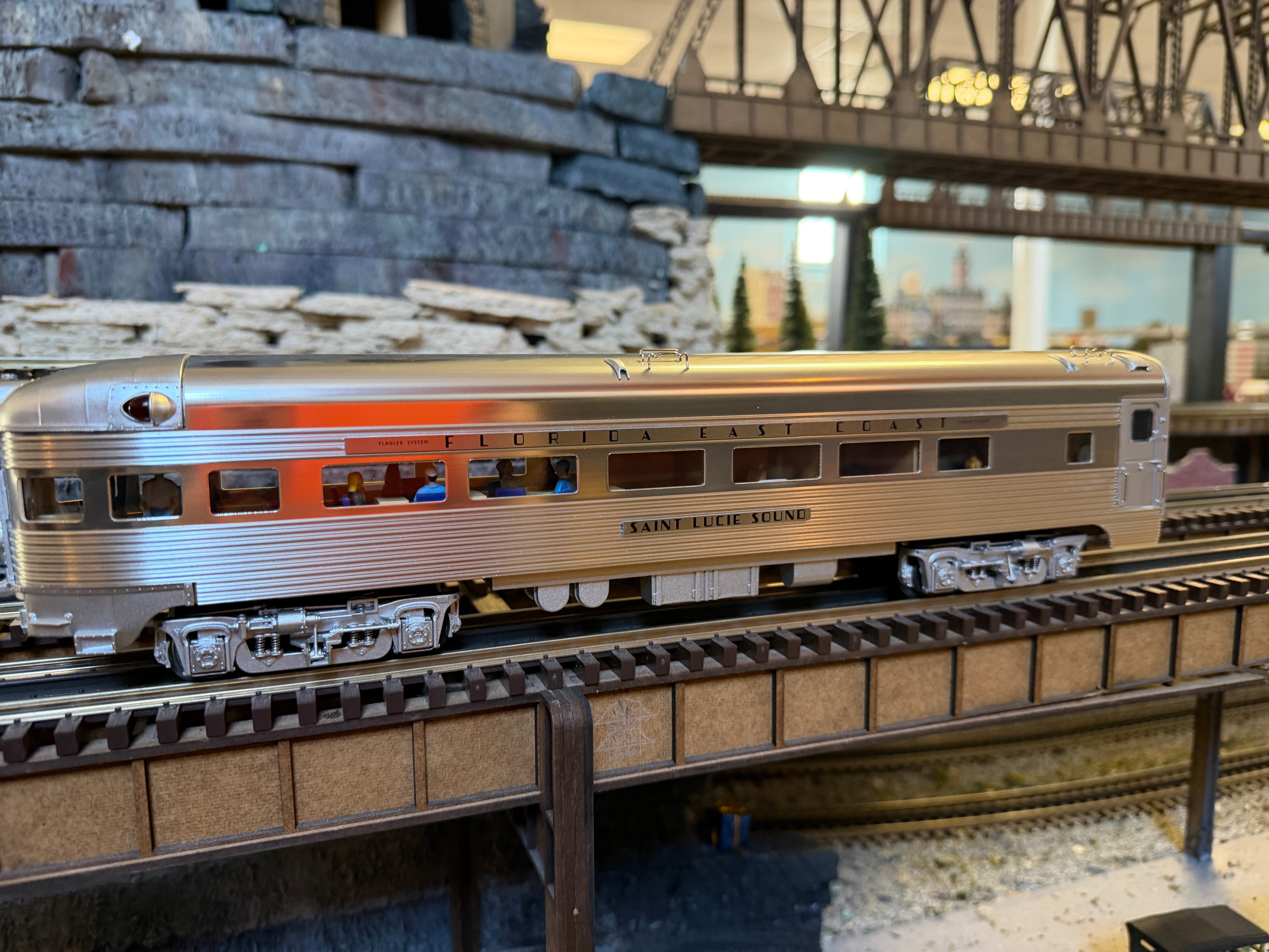 Lionel 2527700 - 15" Aluminum Passenger Car Set "Florida East Coast" (4-Car)