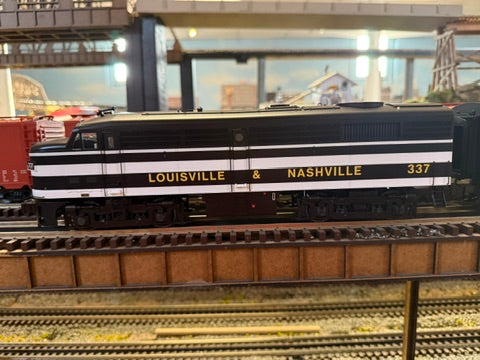 Lionel 2533981 - Legacy FA-2 AA Diesel Set "Louisville & Nashville" #223/337 - Custom Run for MrMuffin'sTrains