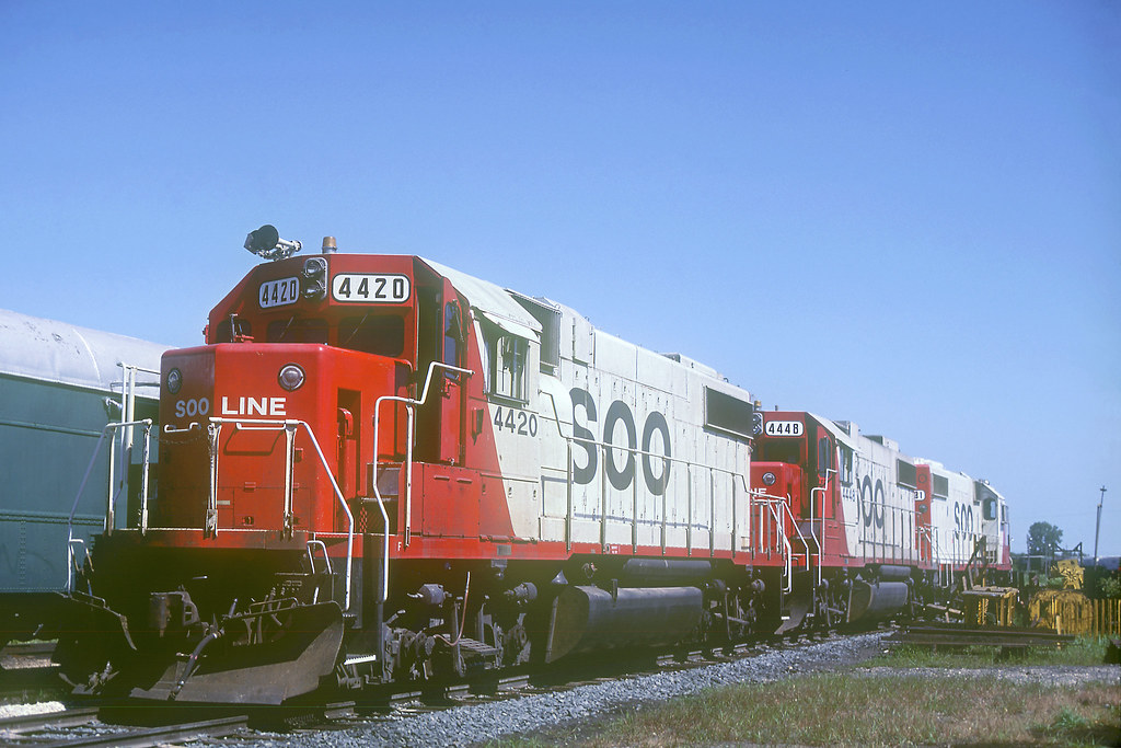 Atlas O 301383SOO1 - Premier - GP38-2 Diesel Locomotive "SOO Line" #4420 - Custom Run for MrMuffin'sTrains